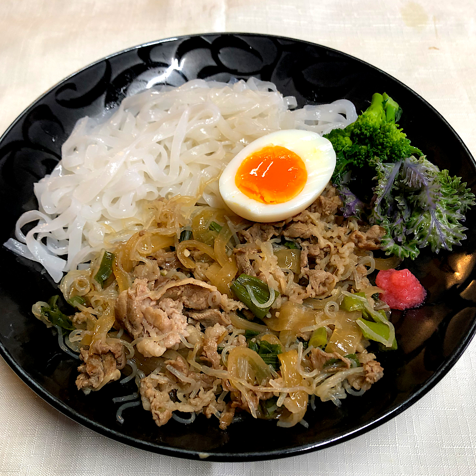 henryさんの料理 ライスヌードル牛丼＊春野菜添え🥗プチヴェール🥦