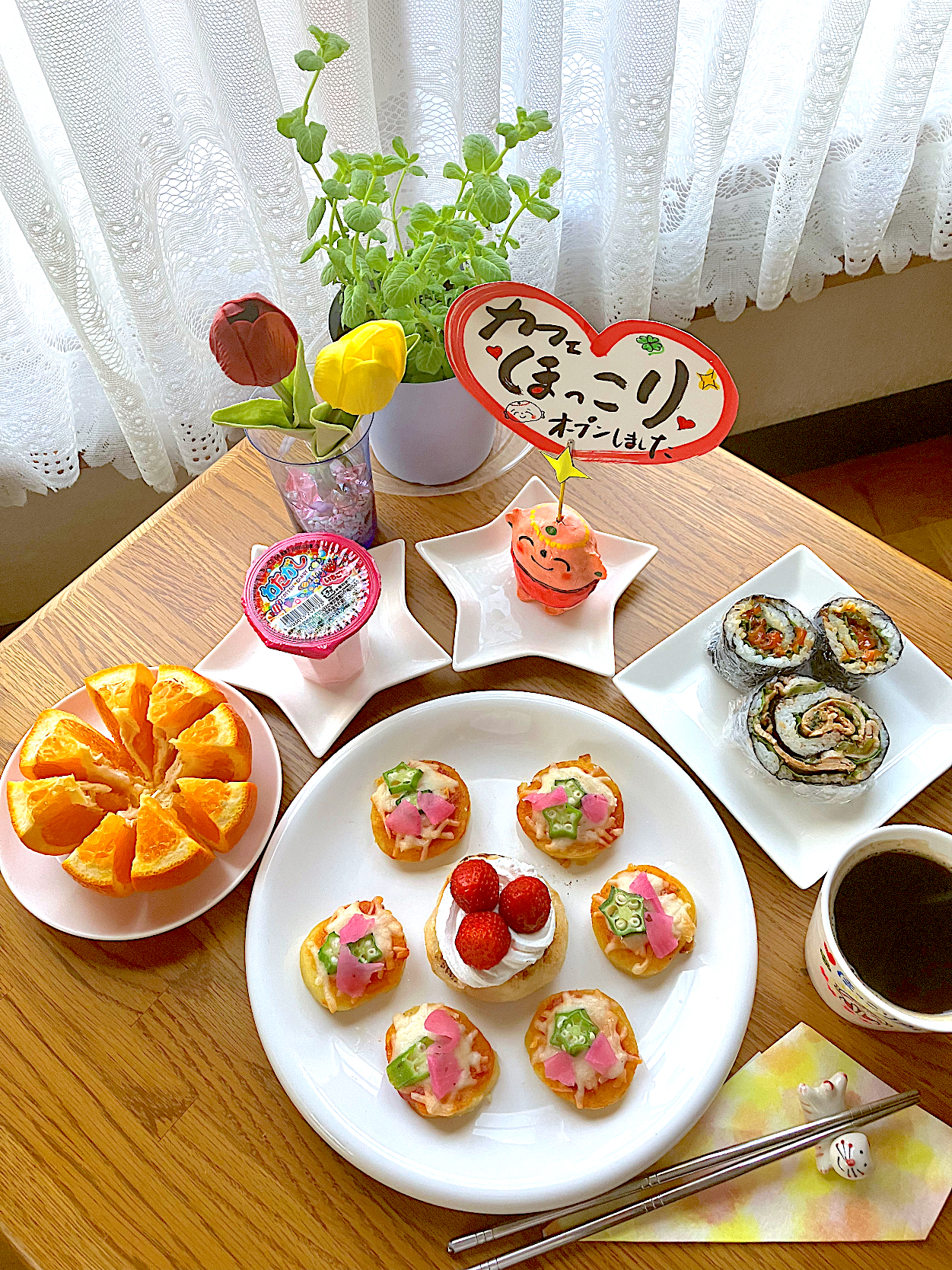 ほっこりカフェモーニングセット☕️北あかり芋団子ピザ🍕焼き大福苺乗せ🍓いちご大福^ ^うにクラゲ巻き、焼肉巻き(´∀｀)美味しい朝ごはん出来ました♪💕