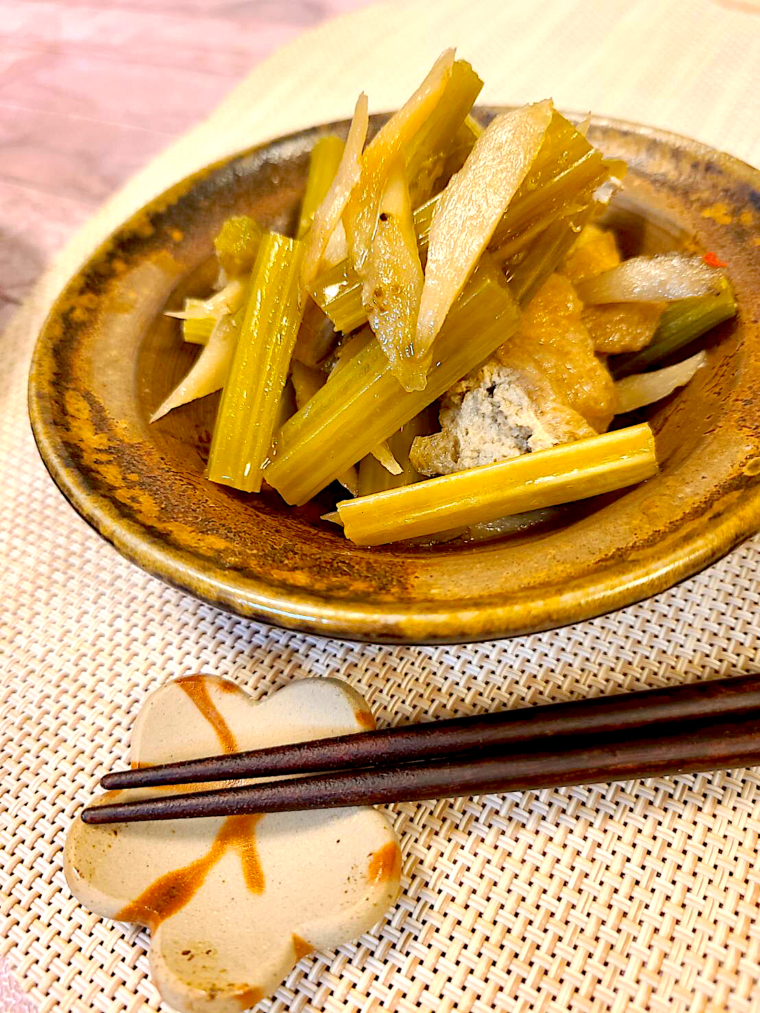 サミカさんの料理 今だけ☺️葉ごぼうきんぴらで朝ごはん🥢