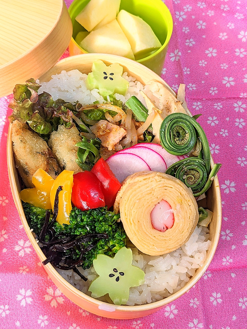 本日のお弁当〜えびカツと山菜のきんぴら弁当〜