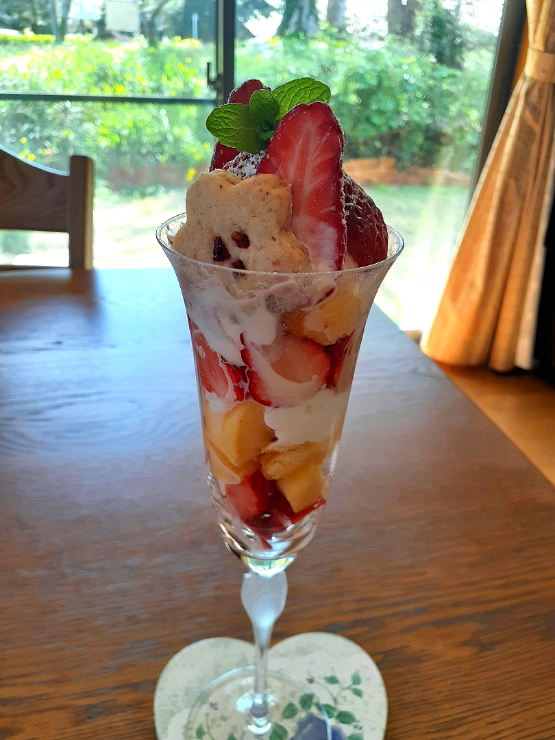 簡単！なんちゃっていちごパフェ🍓