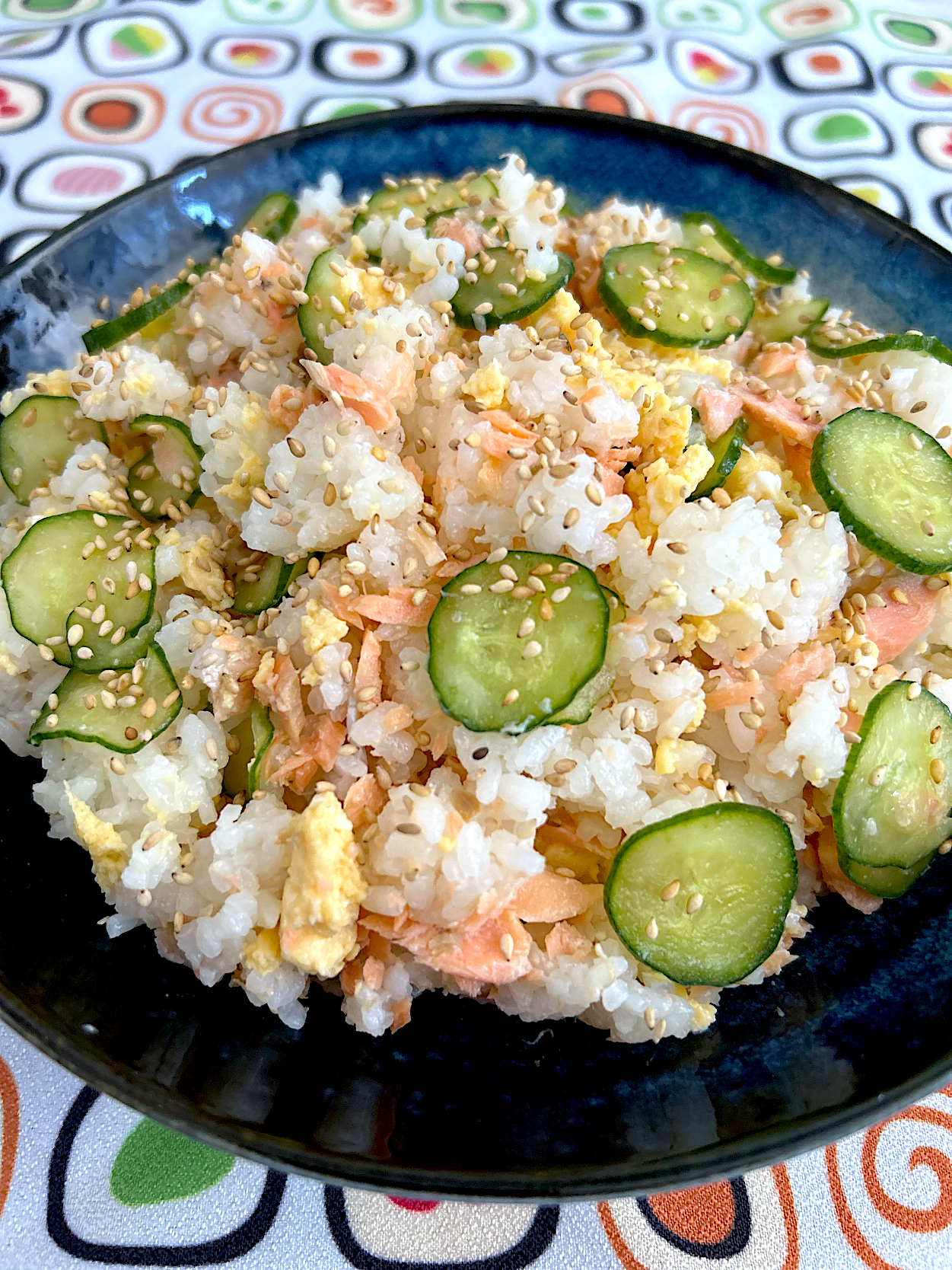 こずりんさんの料理 こずりんさんの料理 鮭と卵ときゅうりの混ぜ寿司〜シロさんのレシピ〜