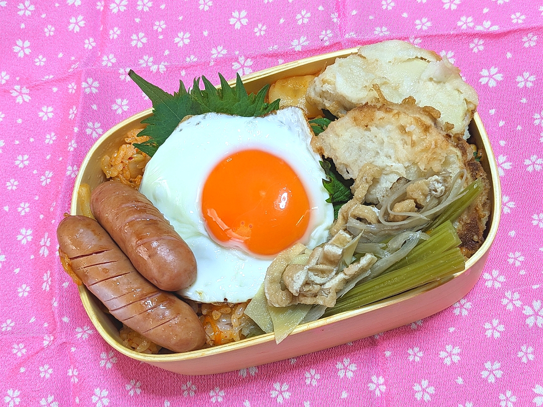 本日のお弁当〜キムチチャーハンの山菜のっけ弁