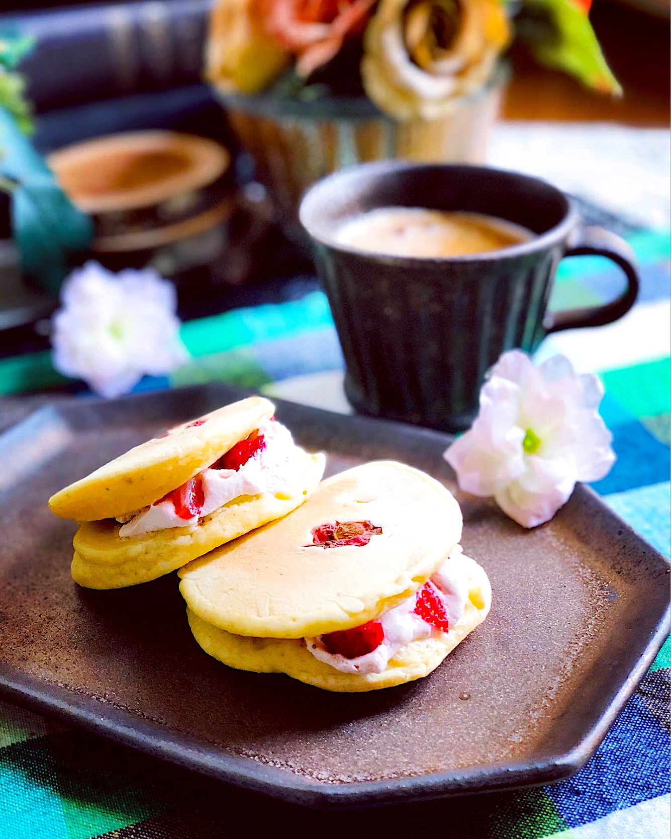 いちごと桜餡ホイップのパンケーキ