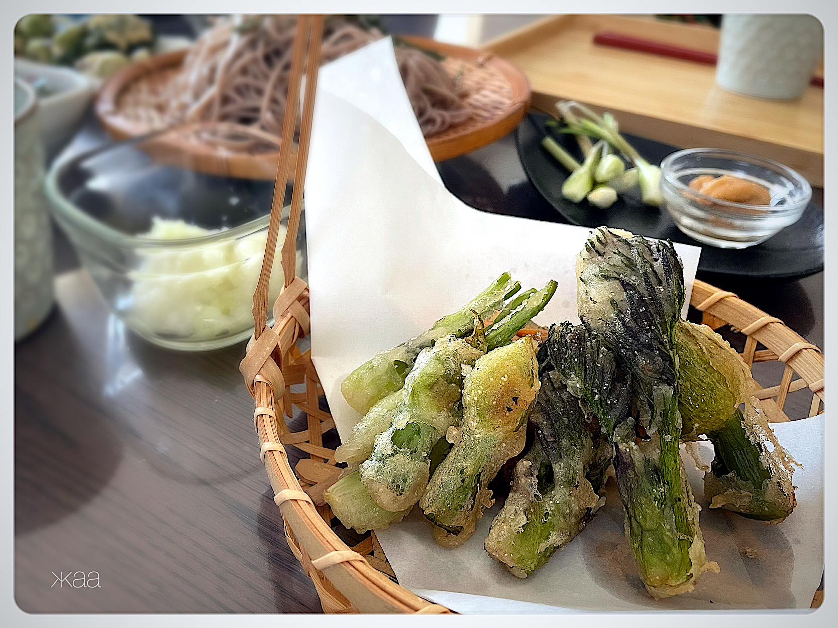 ネギ坊主とタラの芽とエシャロットの天麩羅