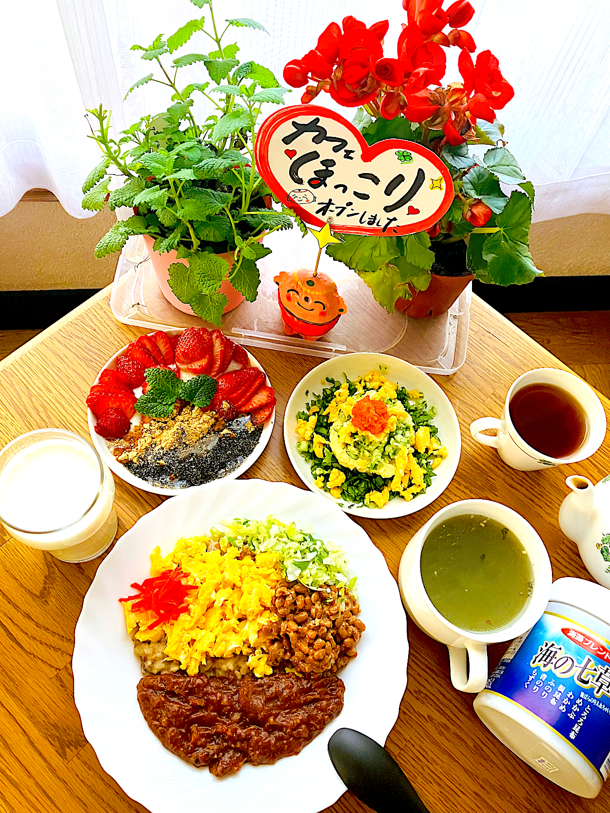 モーニングセット^ ^💖玄米粥スパイスチキンカレー納豆乗せ🍛マッシュポテトサラダ🥗苺ヨーグルト🍓海の七草コラーゲンスープ💖今日も流動食です^ - ^