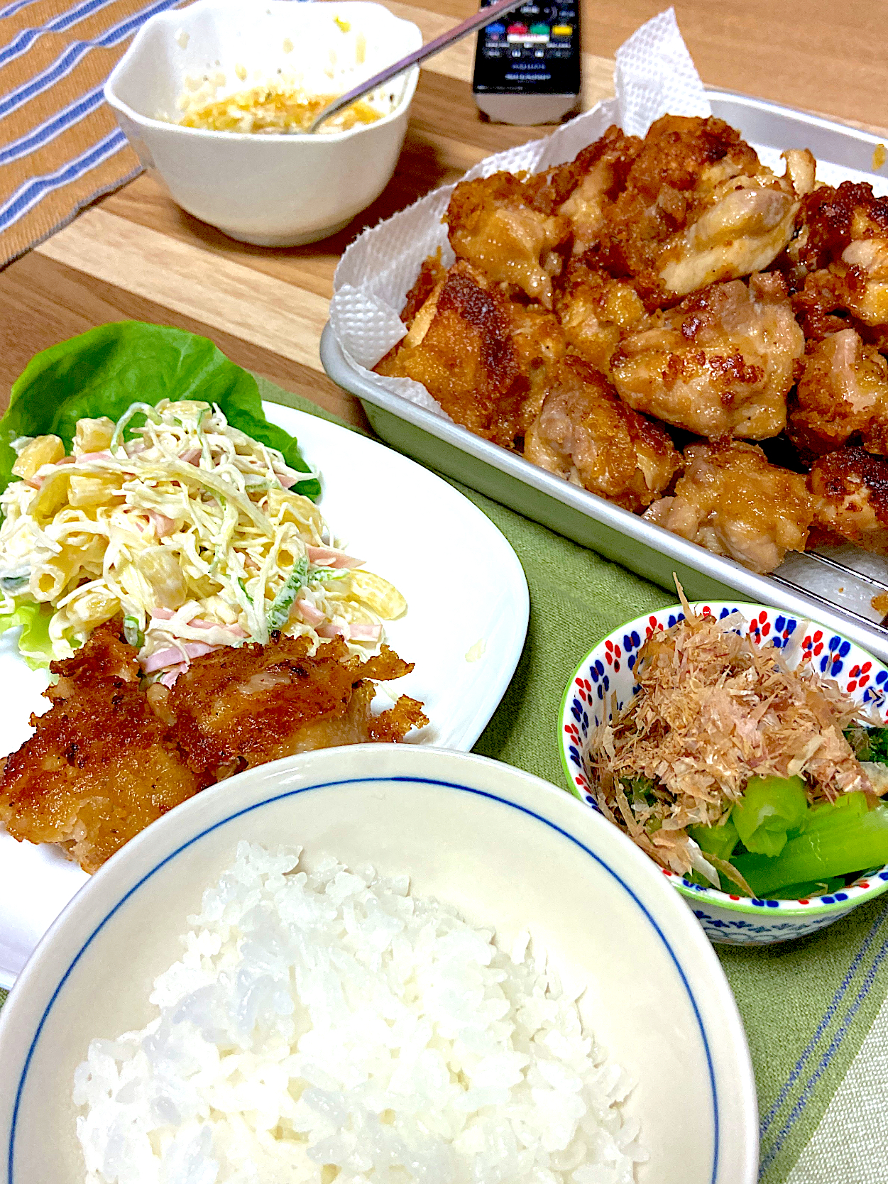 お夕飯。パパが揚げてくれた唐揚げ。