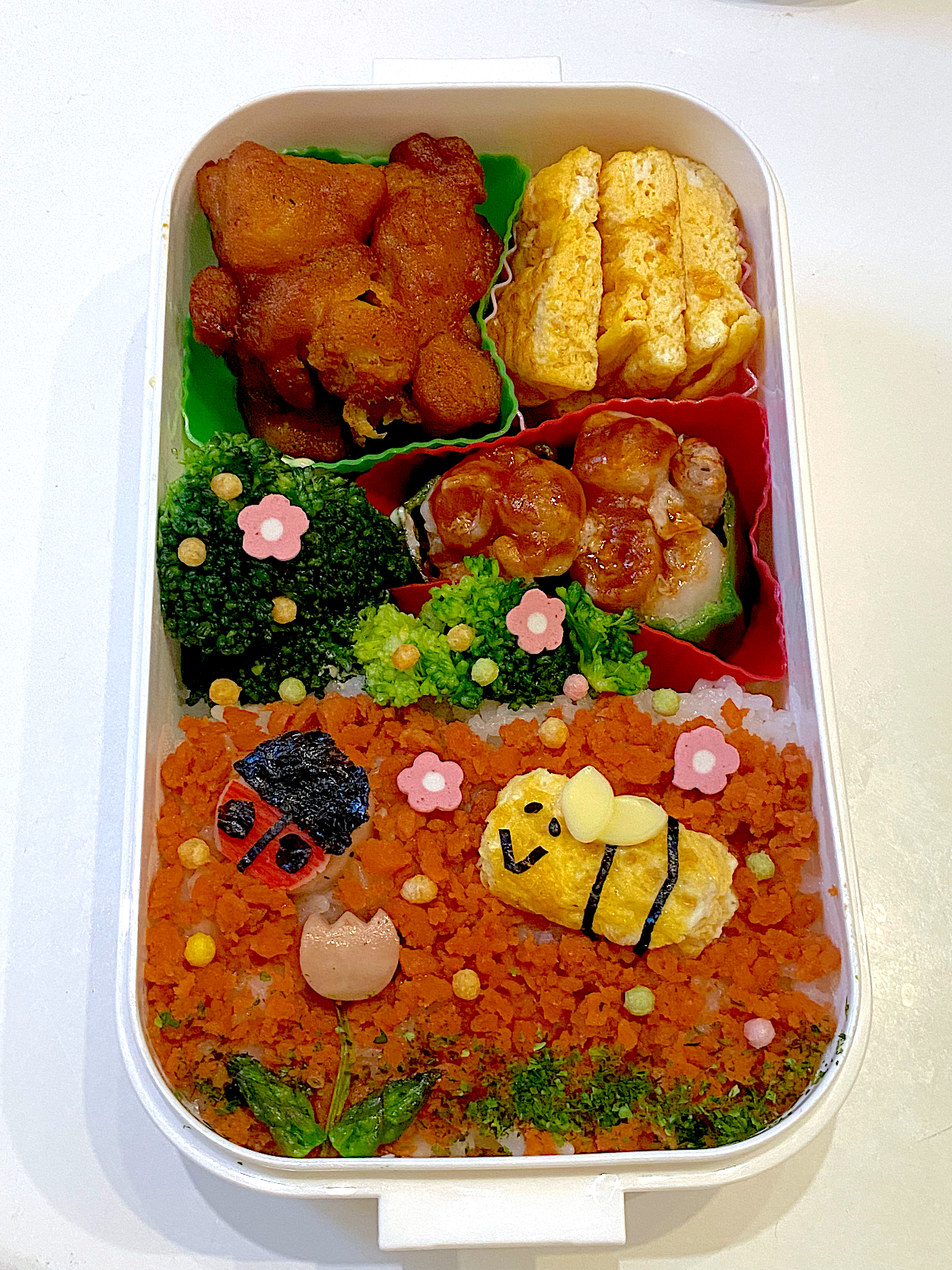 春のお弁当🐝🐞🌷