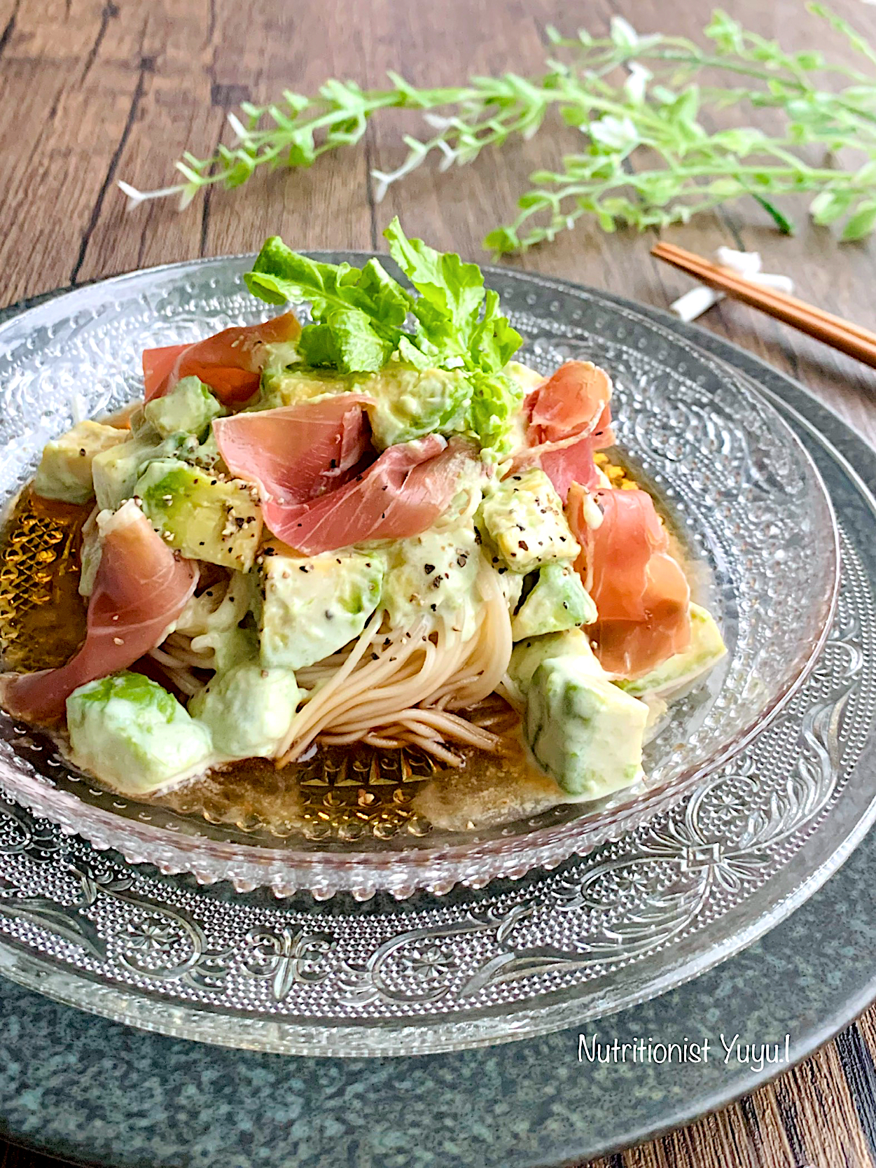 生ハムとアボカドわさびクリームのそうめん