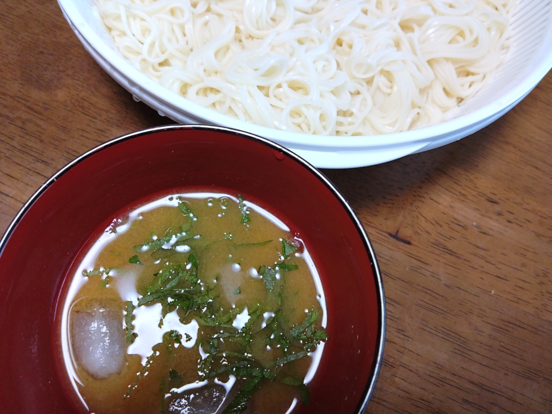 梅味噌ダレでそうめん