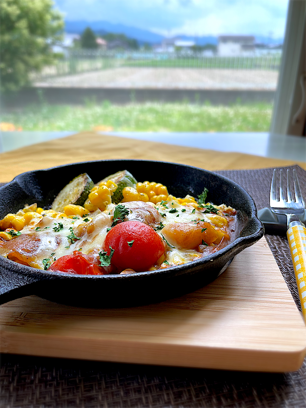 採れたてとうもろこし🌽とズッキーニのカレーチーズ焼き