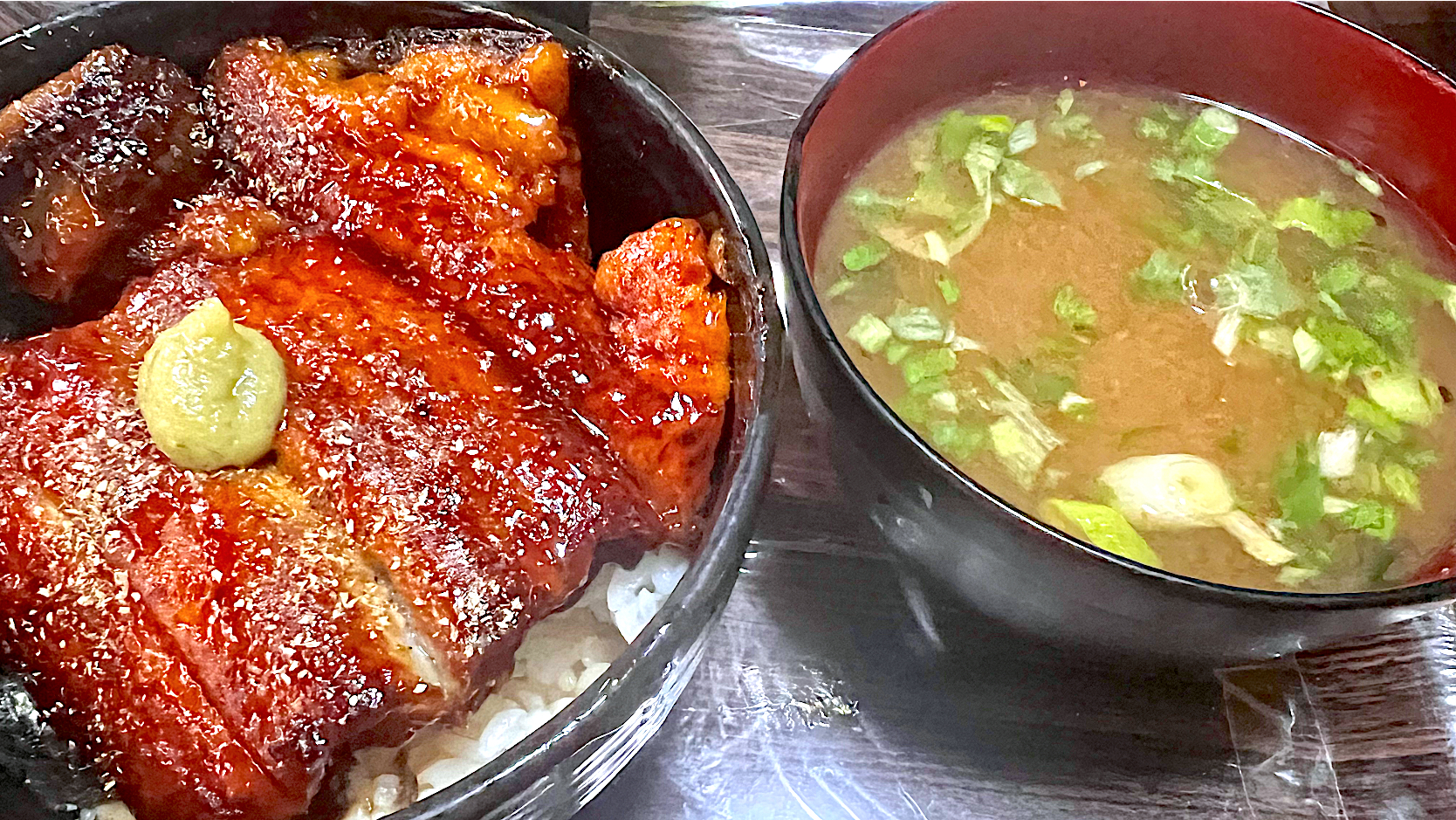 お手つき【うな丼】ネギの味噌汁