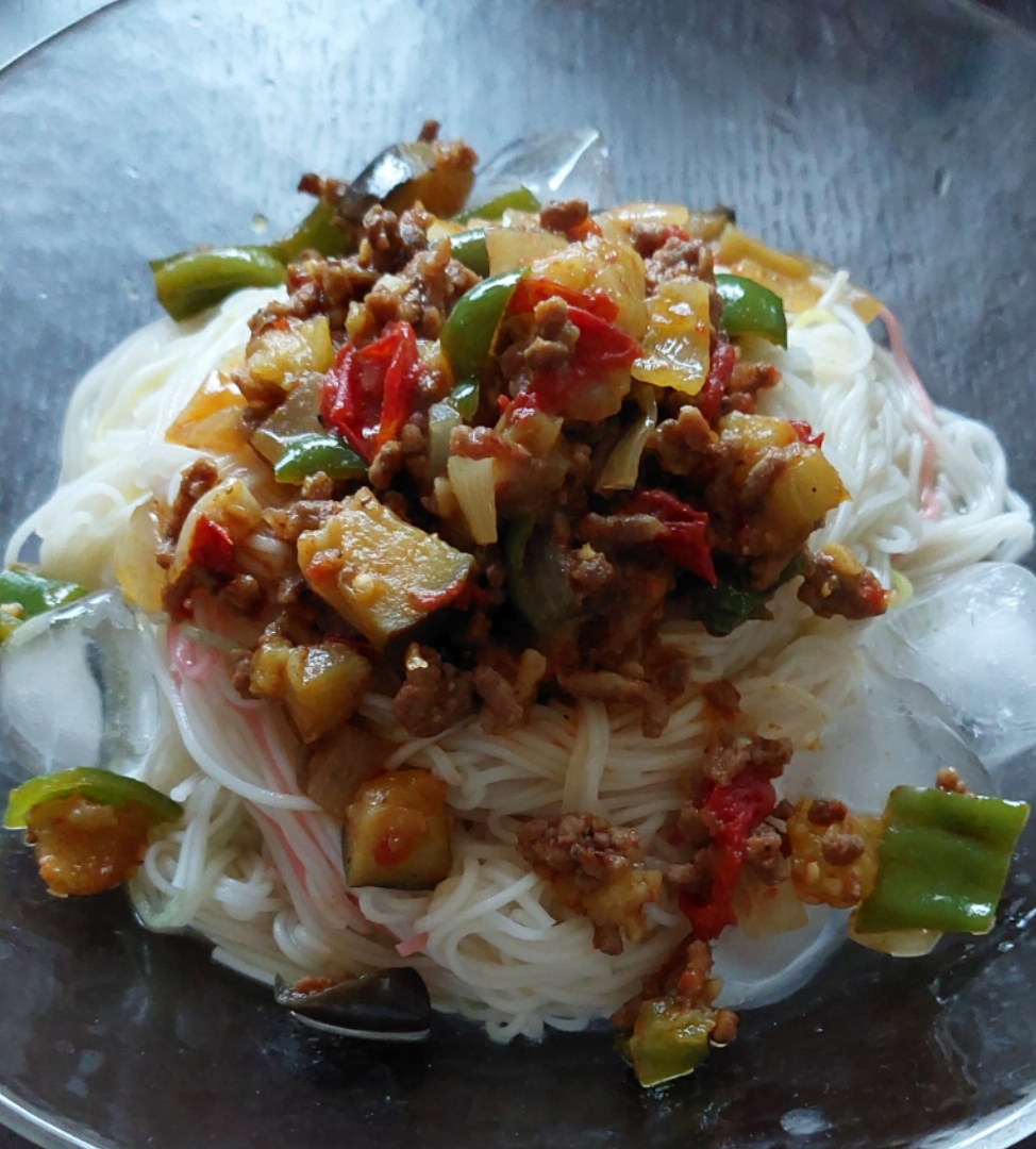 夏野菜のスパイス炒めのせ素麺