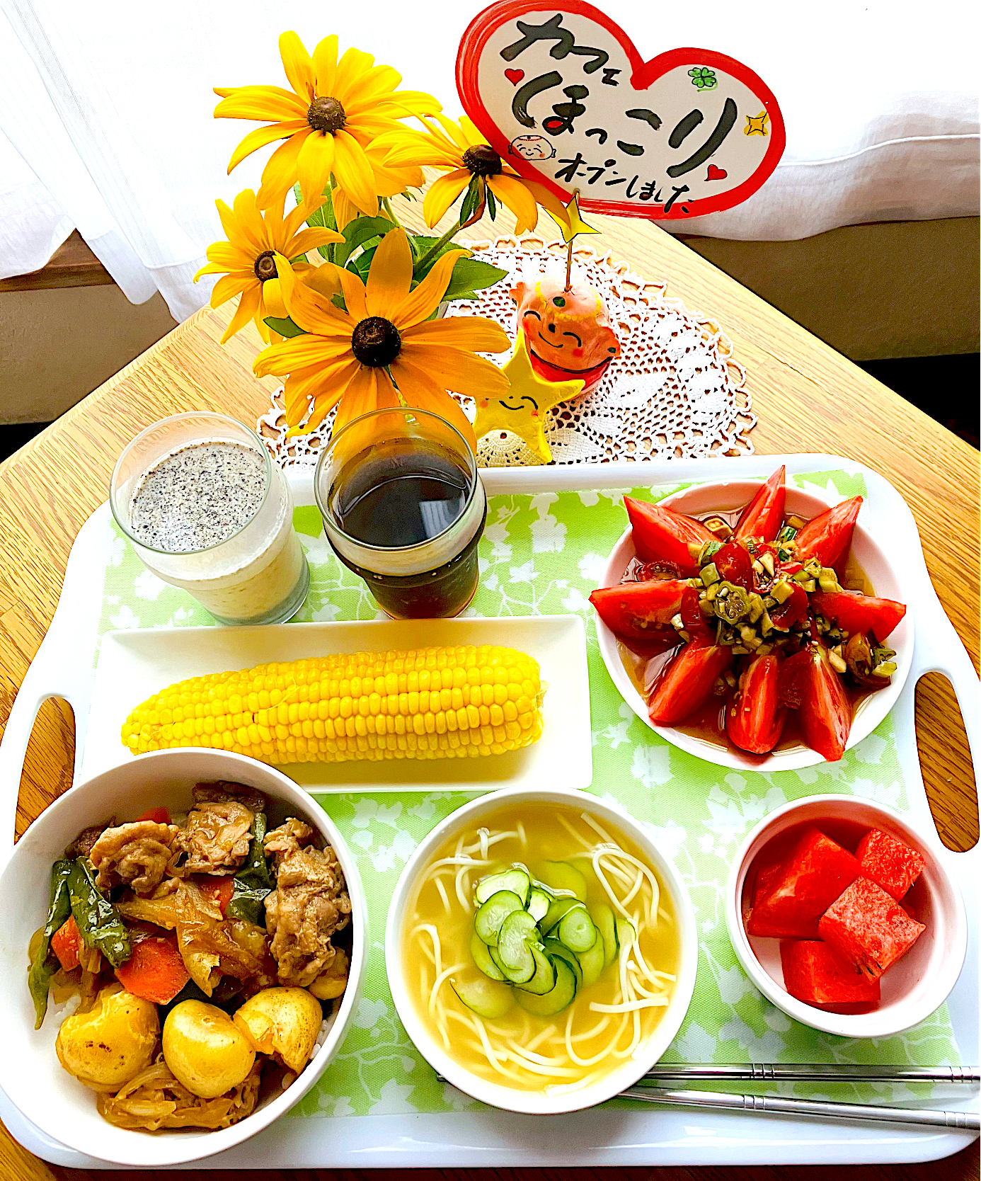 幸せ朝ごはん^ - ^💖肉じゃが丼大盛り笑😆星つぶコーン🌽🍅山形のダシかけ満腹です笑笑^ - ^