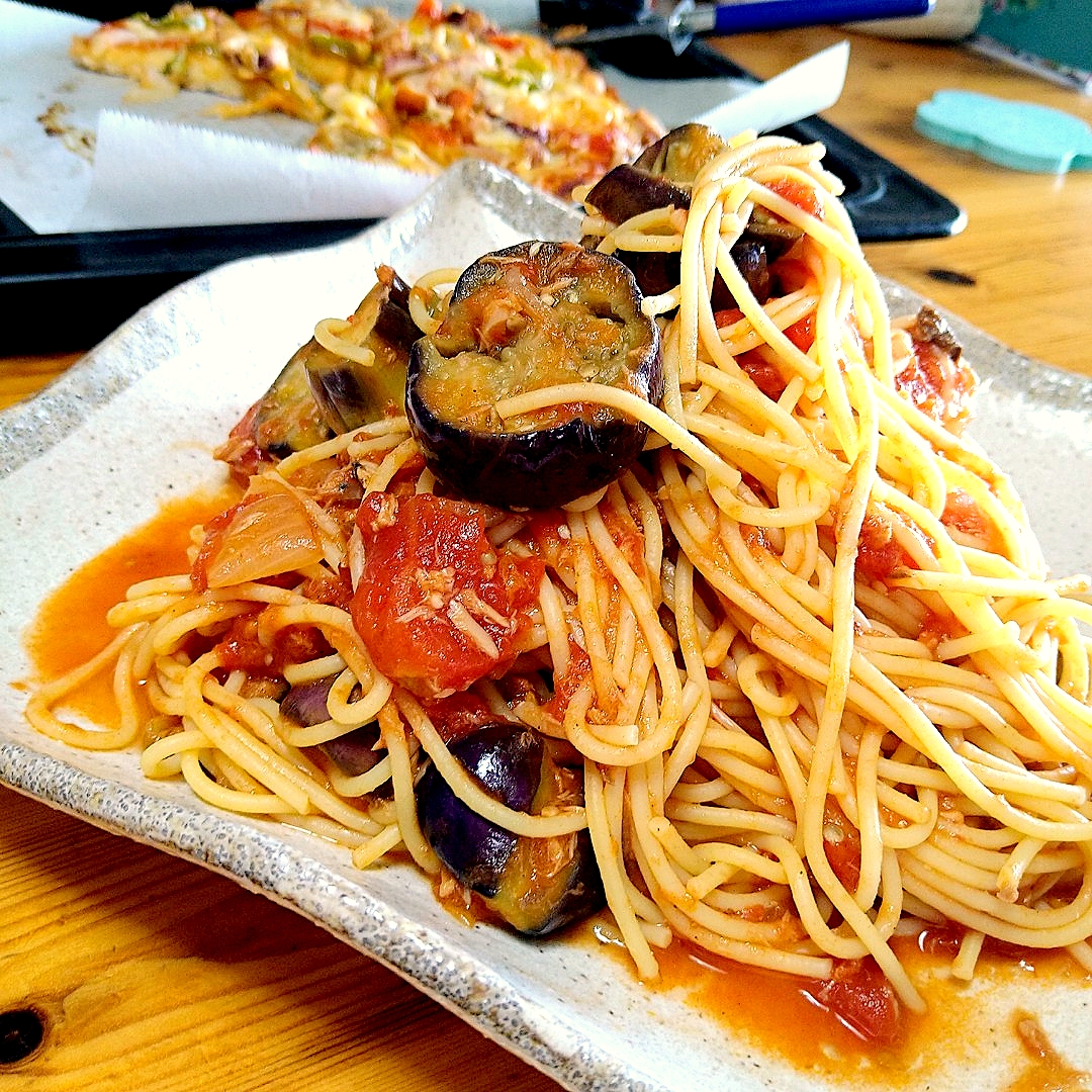 なすとサバ缶ツナ缶のトマトソースパスタ🍝