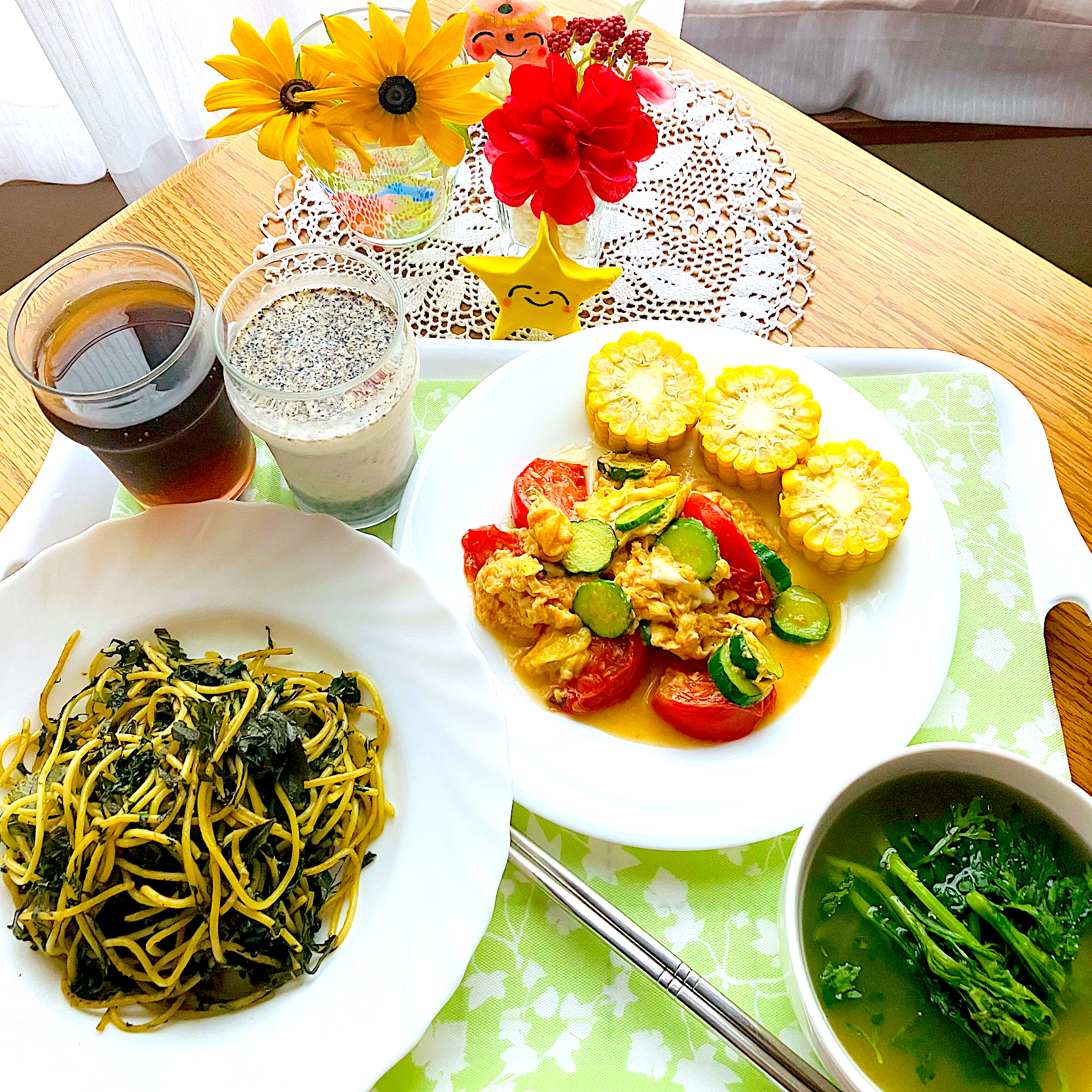 幸せ朝ごはん^ - ^💖たっぷり大葉のしそ味噌スパゲティ🍝トマトと胡瓜の卵とじ🥒🍅春菊の冷やし味噌汁🥬黒ゴマミルク🥛星つぶコーン🌽美味すぎ^ - ^