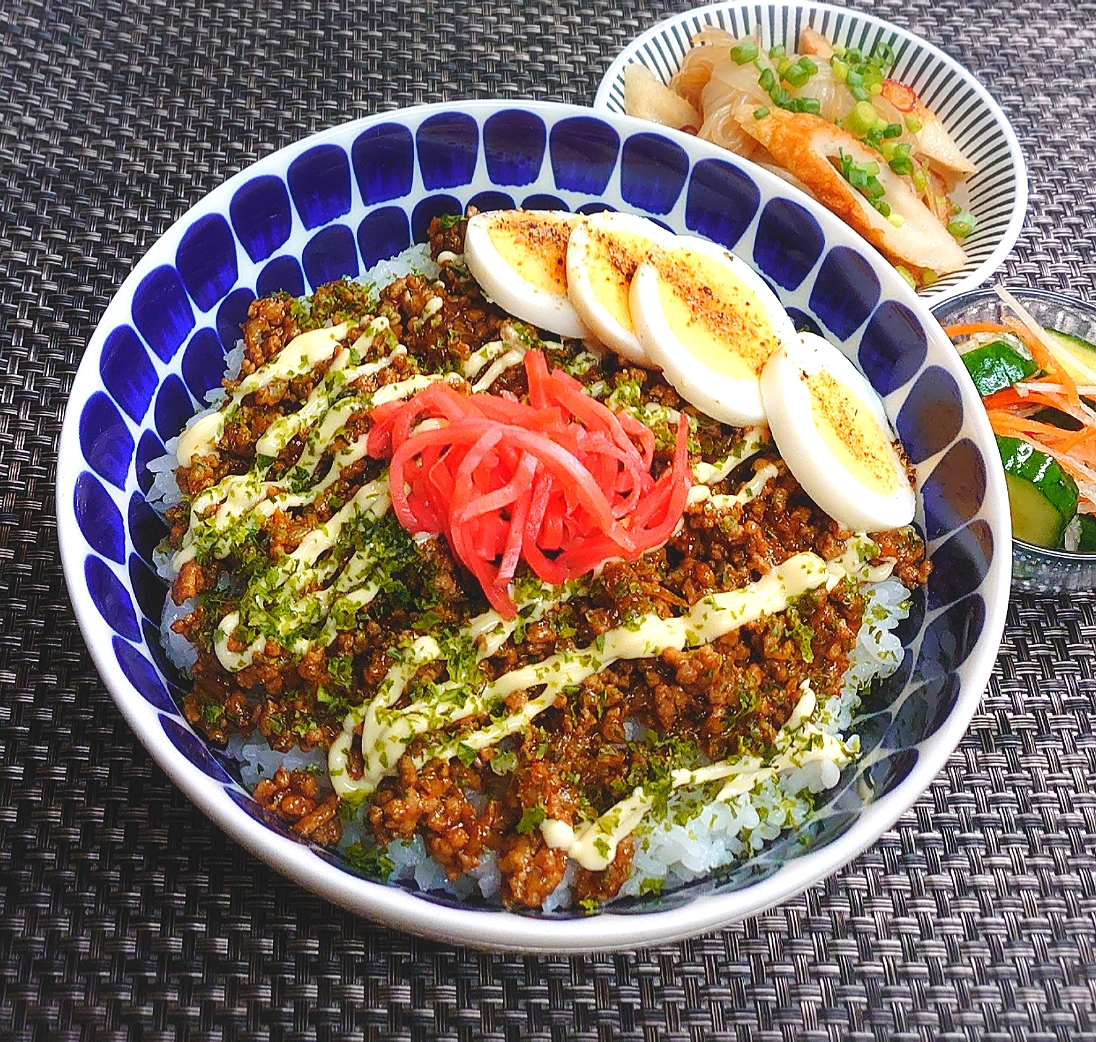 我が家のB級グルメ!焼きそばそぼろ丼でムスコの置きランチ