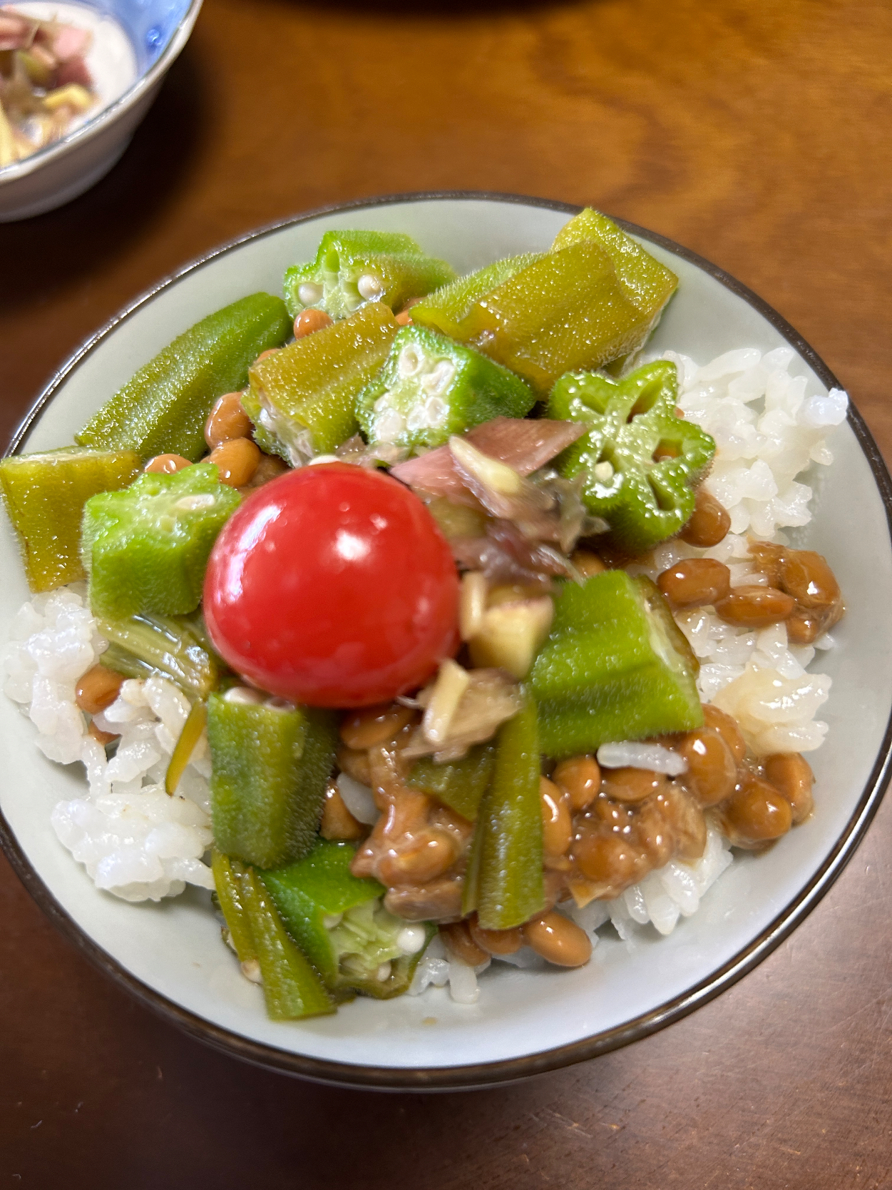 オクラ納豆ミニトマト丼