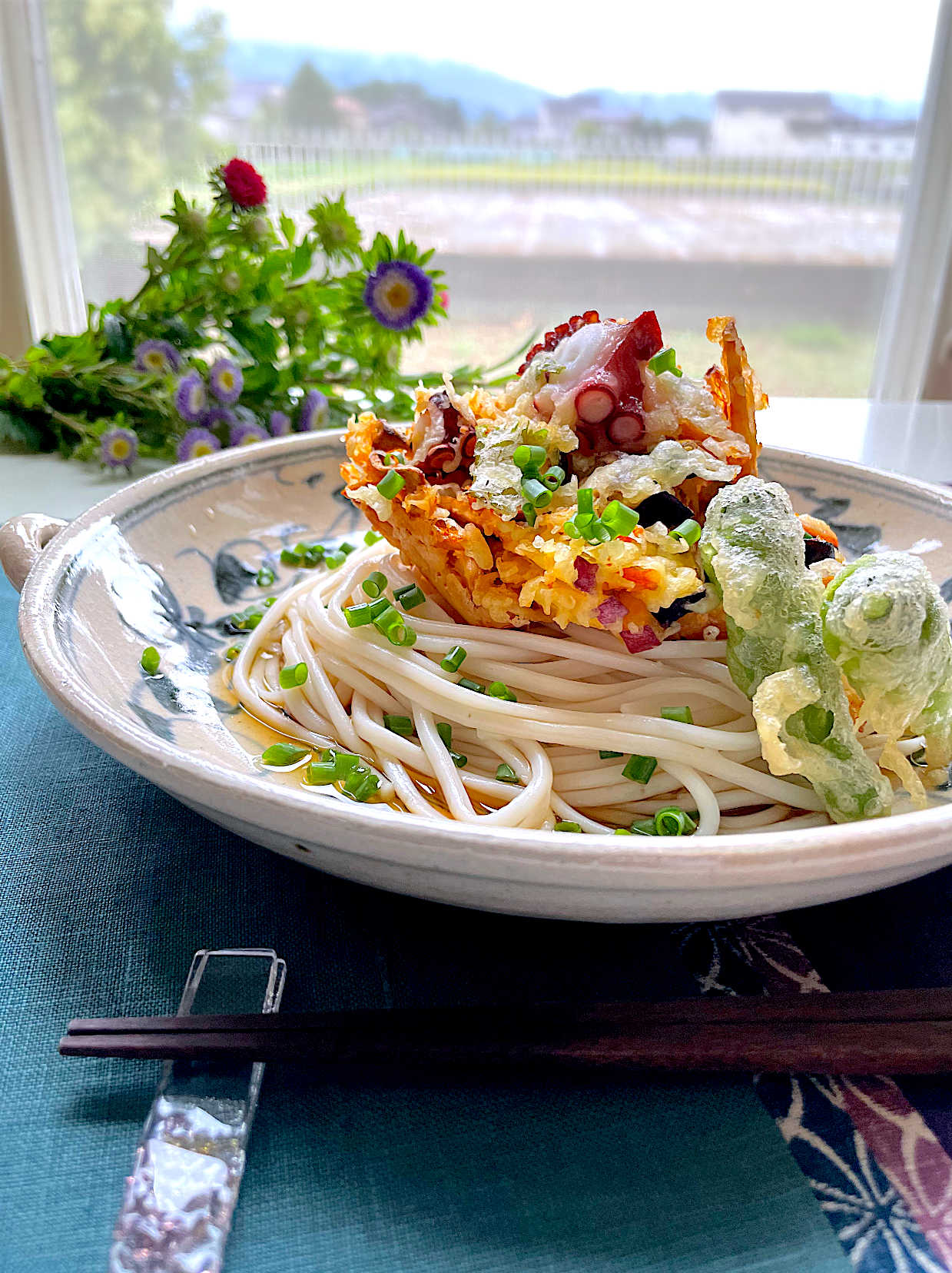 蛸と野菜のかき揚げのせ🥢ぶっかけ太素麺