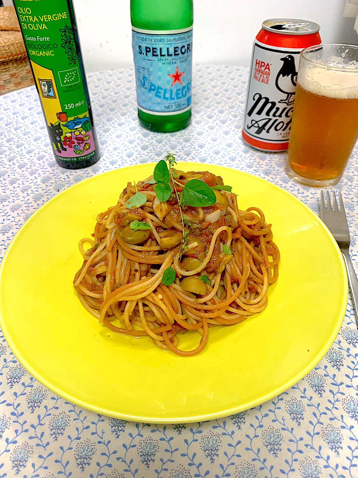 Spaghetti  alla Puttanesca プッタネスカ　
あるもんで　娼婦風スパゲッティ