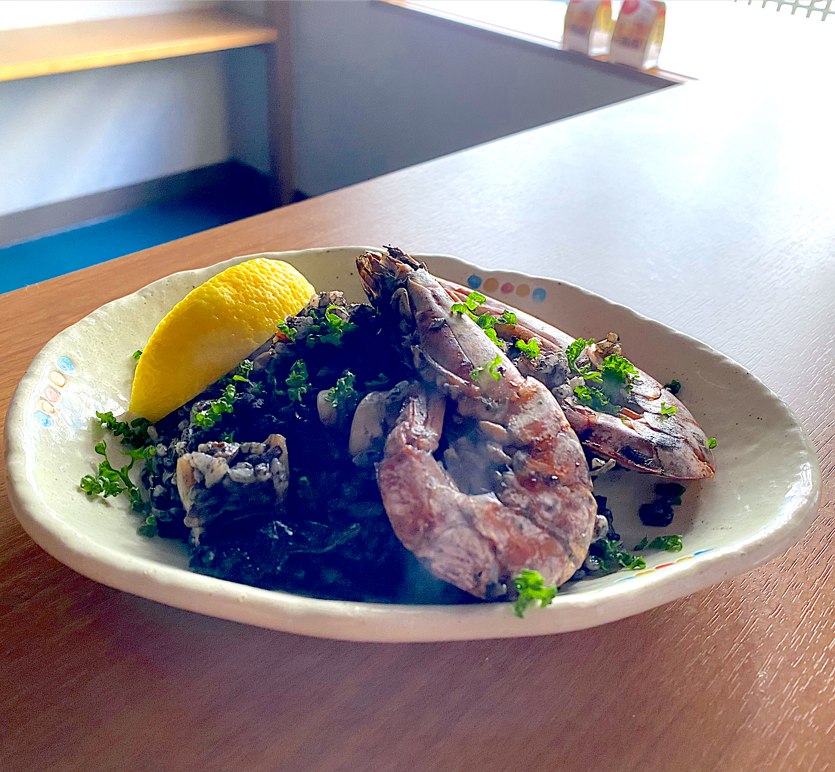 お醤油ベースのイカ墨パエリヤ🥘は賄いです♪