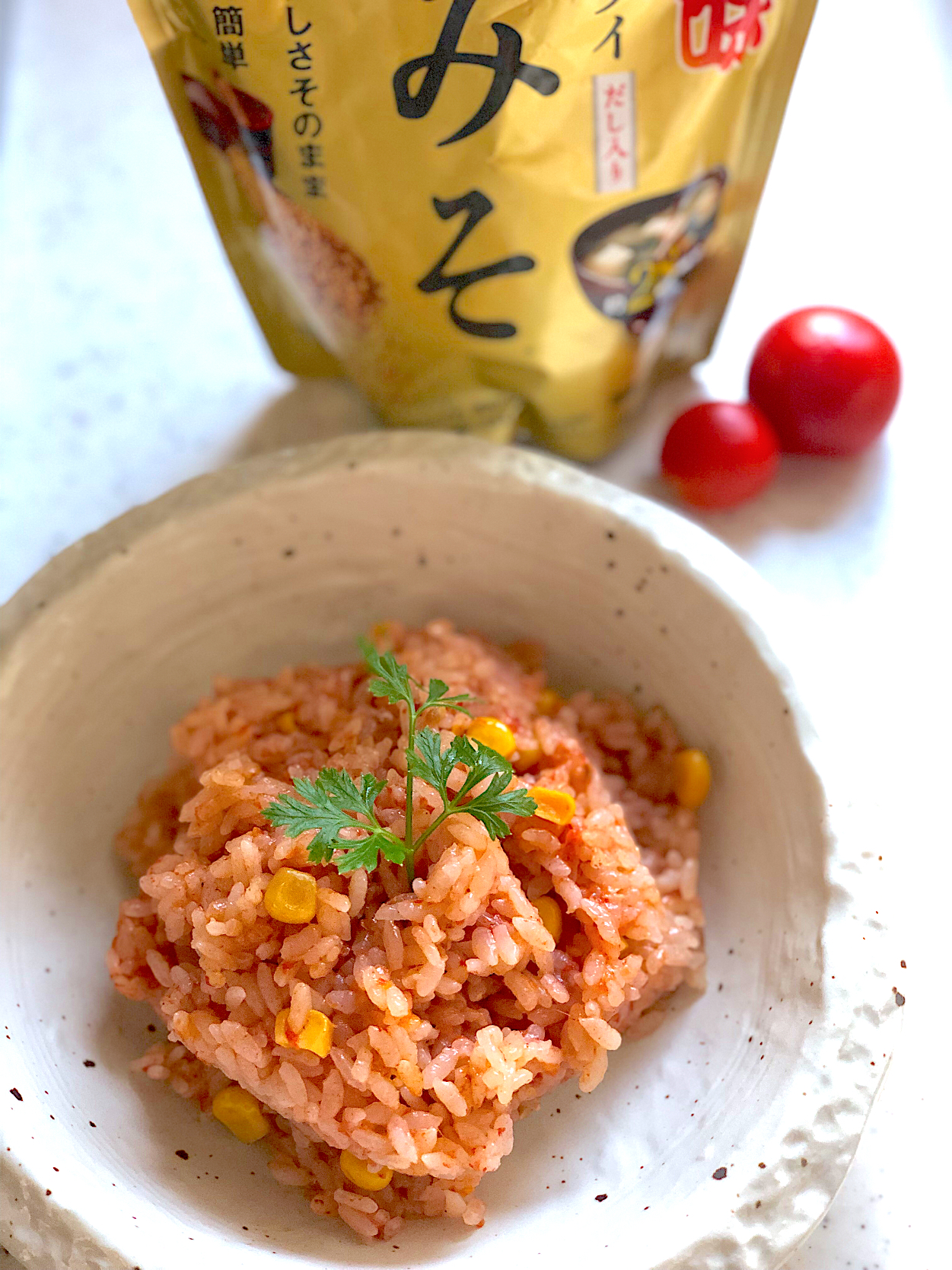 フレッシュトマトと粒味噌の炊き込みご飯♪チーズをかけても美味しい