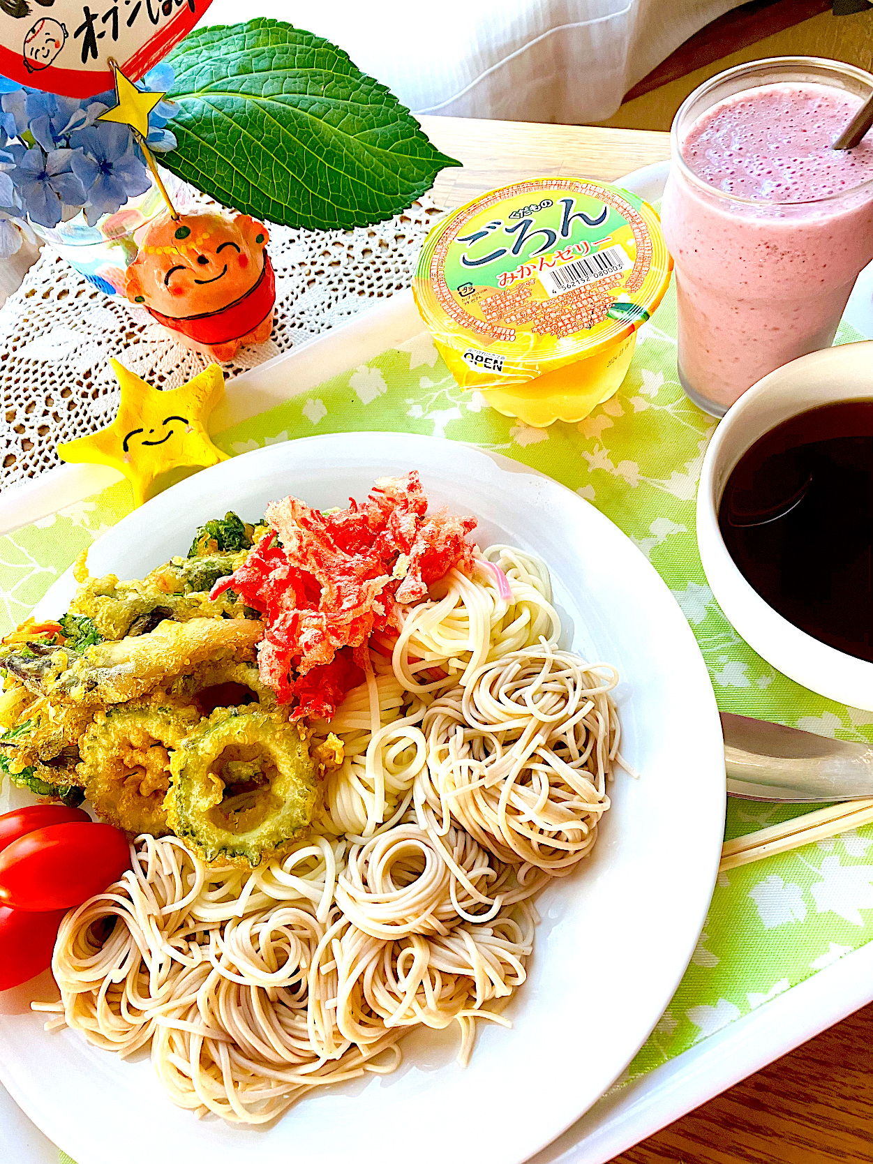 夏野菜天ぷら蕎麦と冷麦^ ^ブラックベリースムージー🫐付き^ - ^