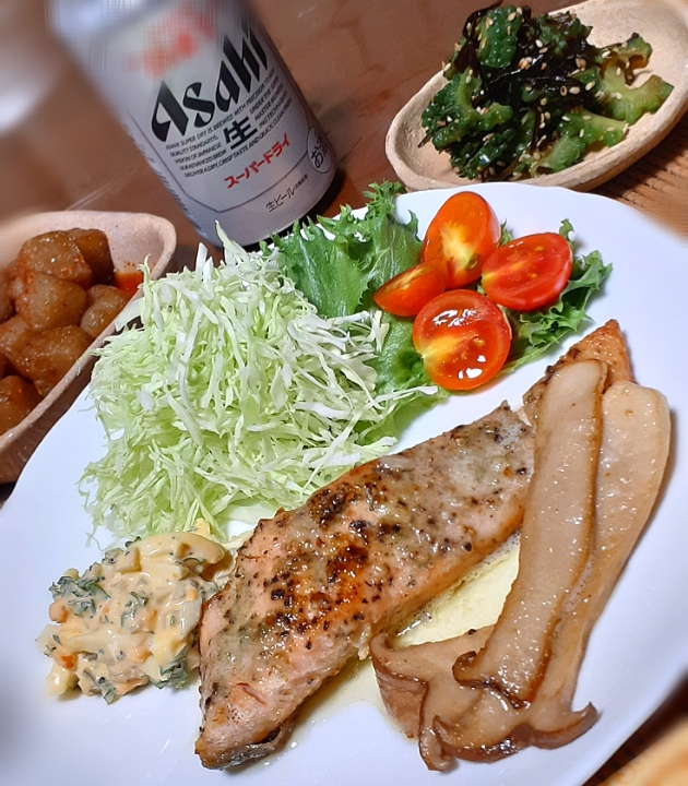 鮭のムニエル🐟

バシュランさんの料理🌿
ゴーヤの塩昆布和え

こんにゃくステーキ🎶