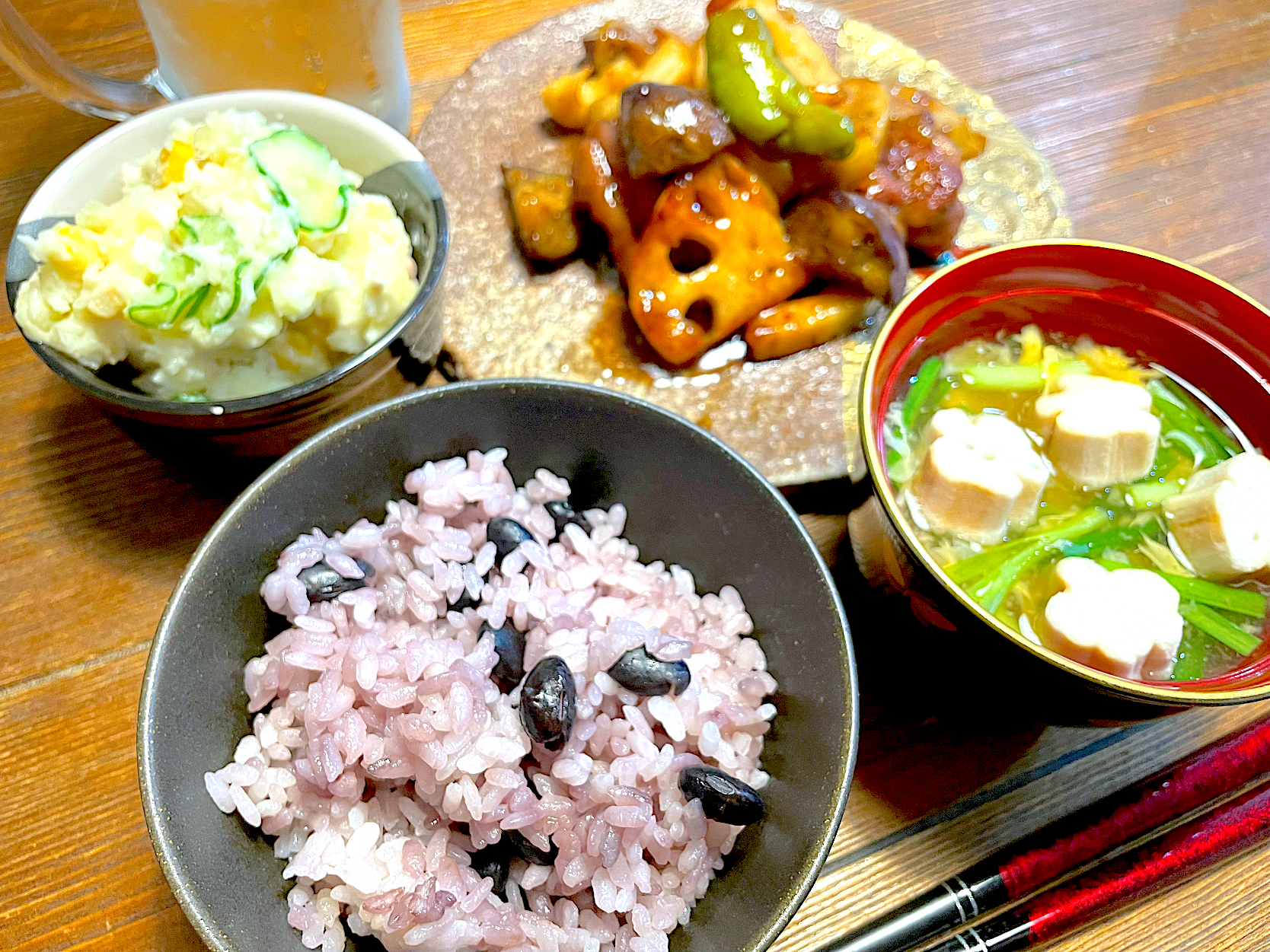 黒豆ごはんと黒酢あんかけとポテトサラダ