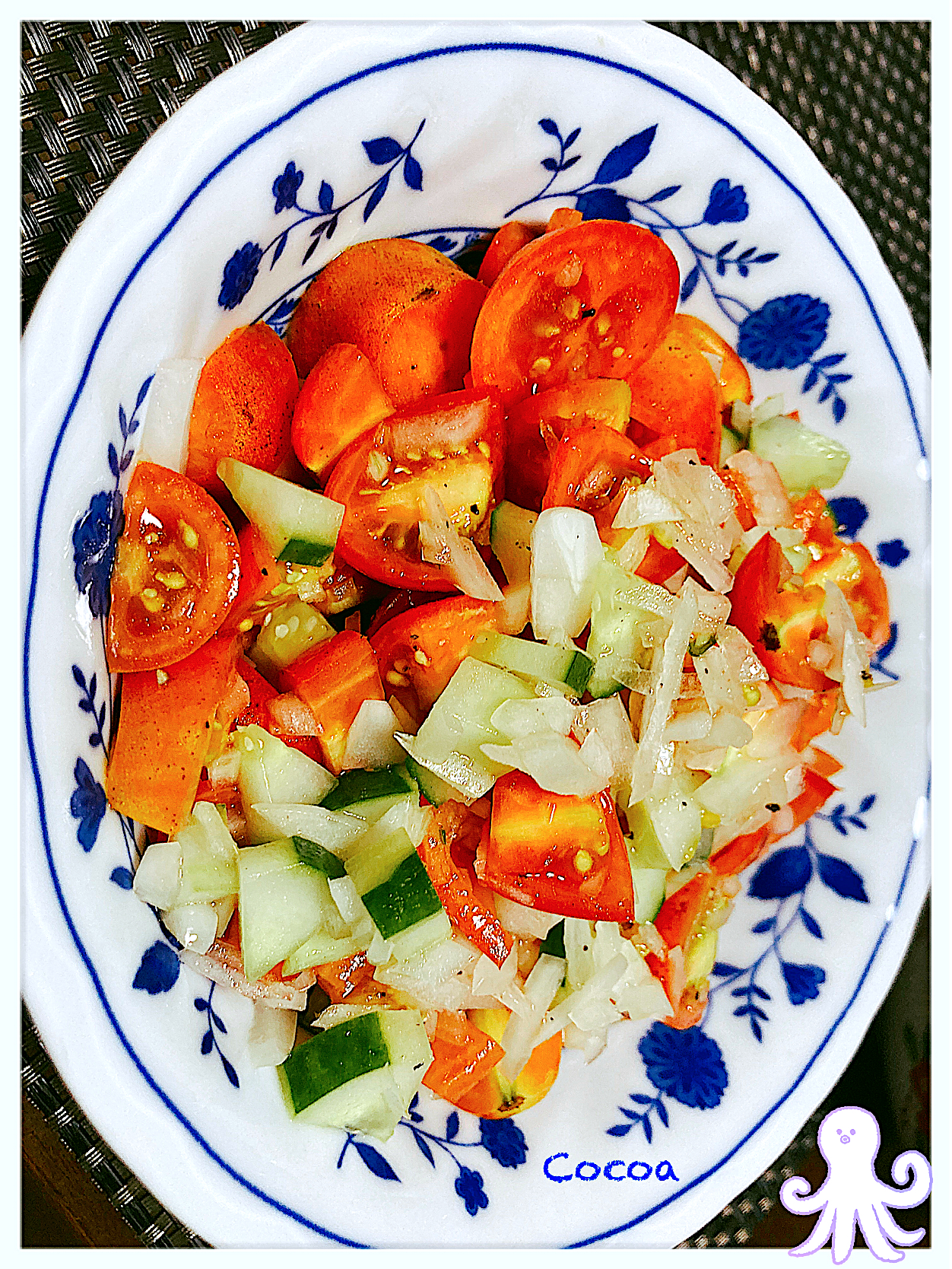 くららさんの料理 スプーンで食べる‼夏のトマト🍅ときゅうりのサラダ⭐