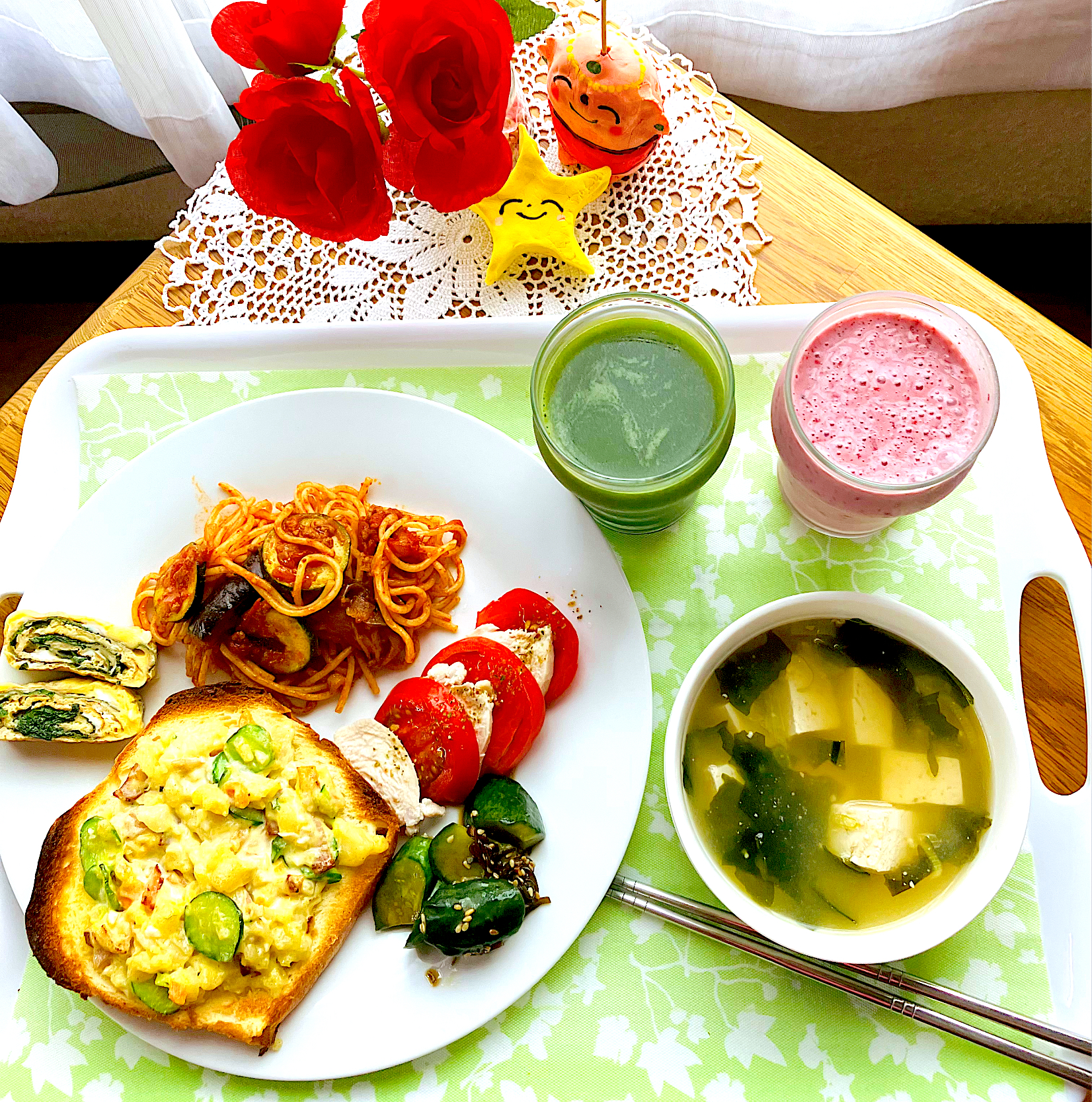 わがままモーニングセット^ - ^ナポリタンスパゲティ🍝ポテトサラダトースト🍞トマト🍅チキンハムサラダ🥗紫蘇巻き卵焼き、胡瓜塩昆布和え🥒ブラックベリースムージー🫐青汁ドリンク🥤豆腐ワカメ冷やし味噌汁^ - ^💪