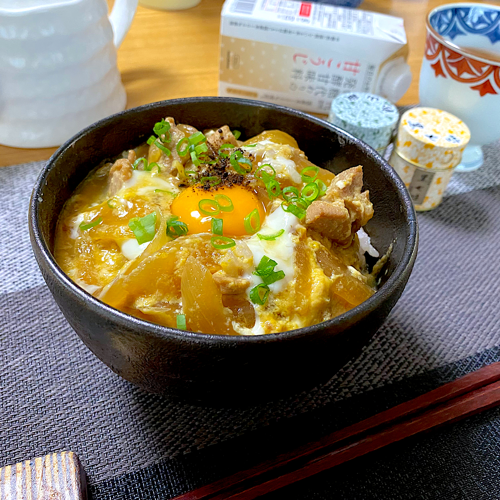  砂糖、味醂、出汁要らずでも旨みたっぷり！甘酒で作る親子丼🐔