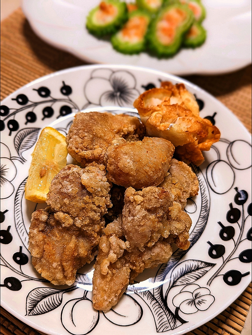 本日の夕食〜
からあげ〜〜とゴーヤのエビしんじょう