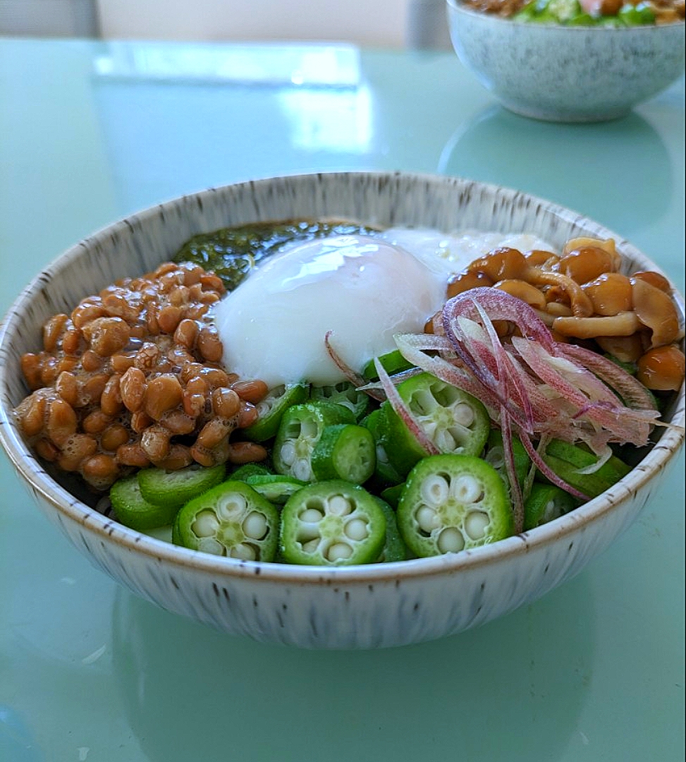 夏バテを吹きとばせ❗ネバネバ蕎麦