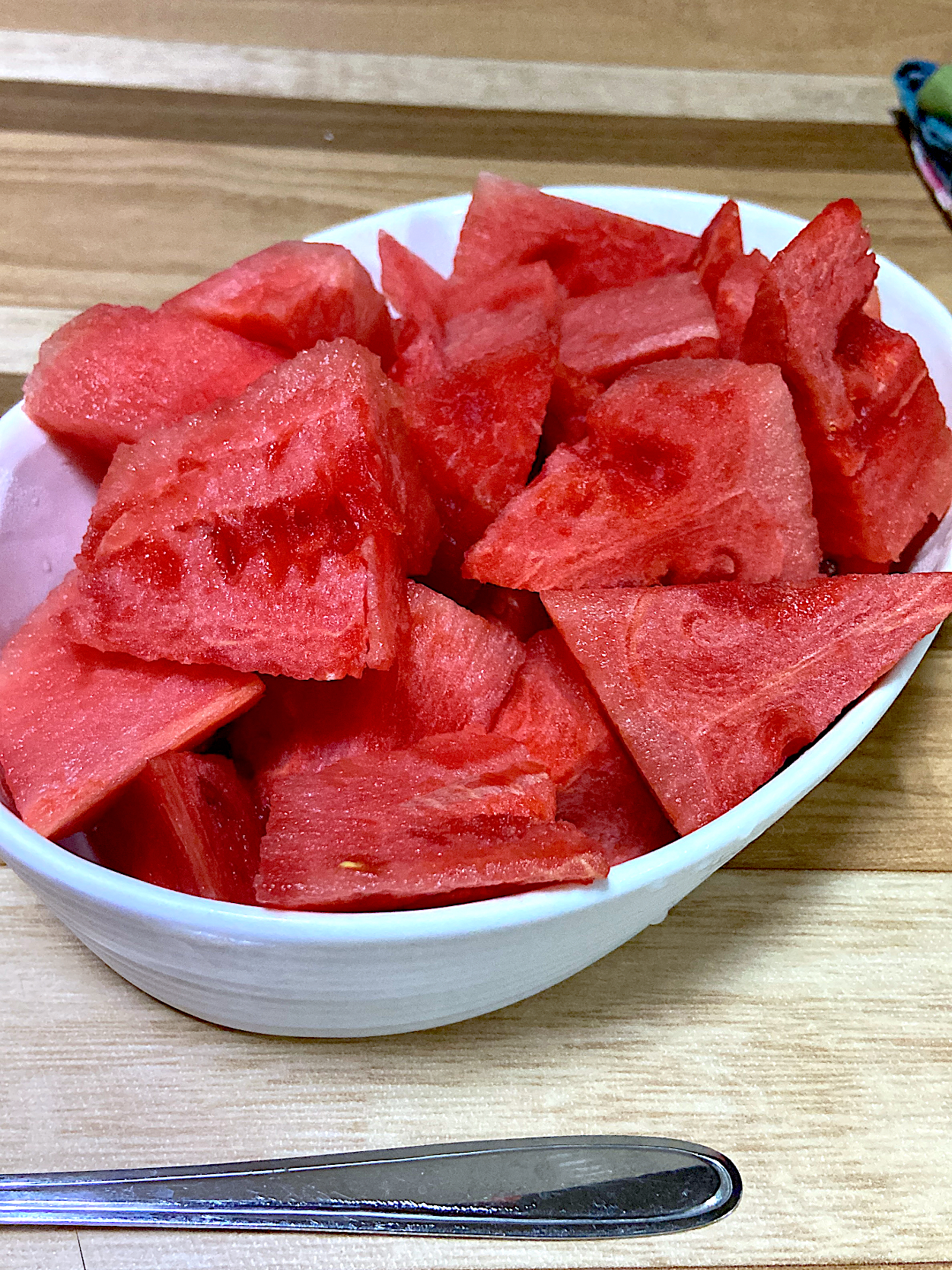 今日のデザート。真っ赤なスイカ🍉実家の畑で、自分で選んできました。先週は真っ白だったの🥲