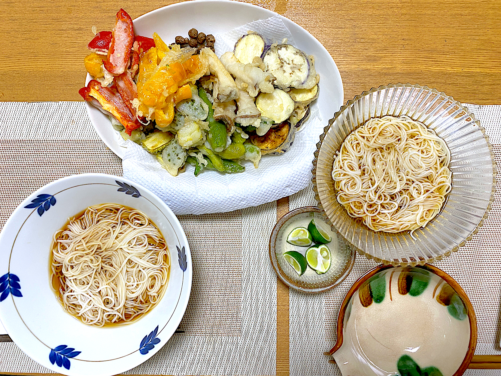 すだちを絞って🍊そうめん、天ぷら(ゴーヤ、エリンギ、なす、パプリカ、むかご)