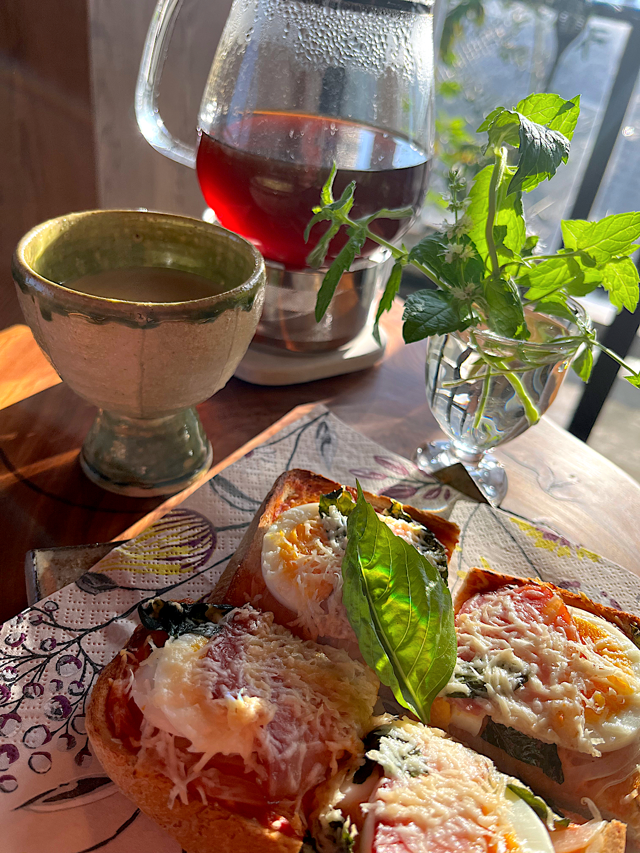 窓際で〜日差しがずいぶん優しくなったな〜　喫茶店で食べてたピザトーストを再現した朝食