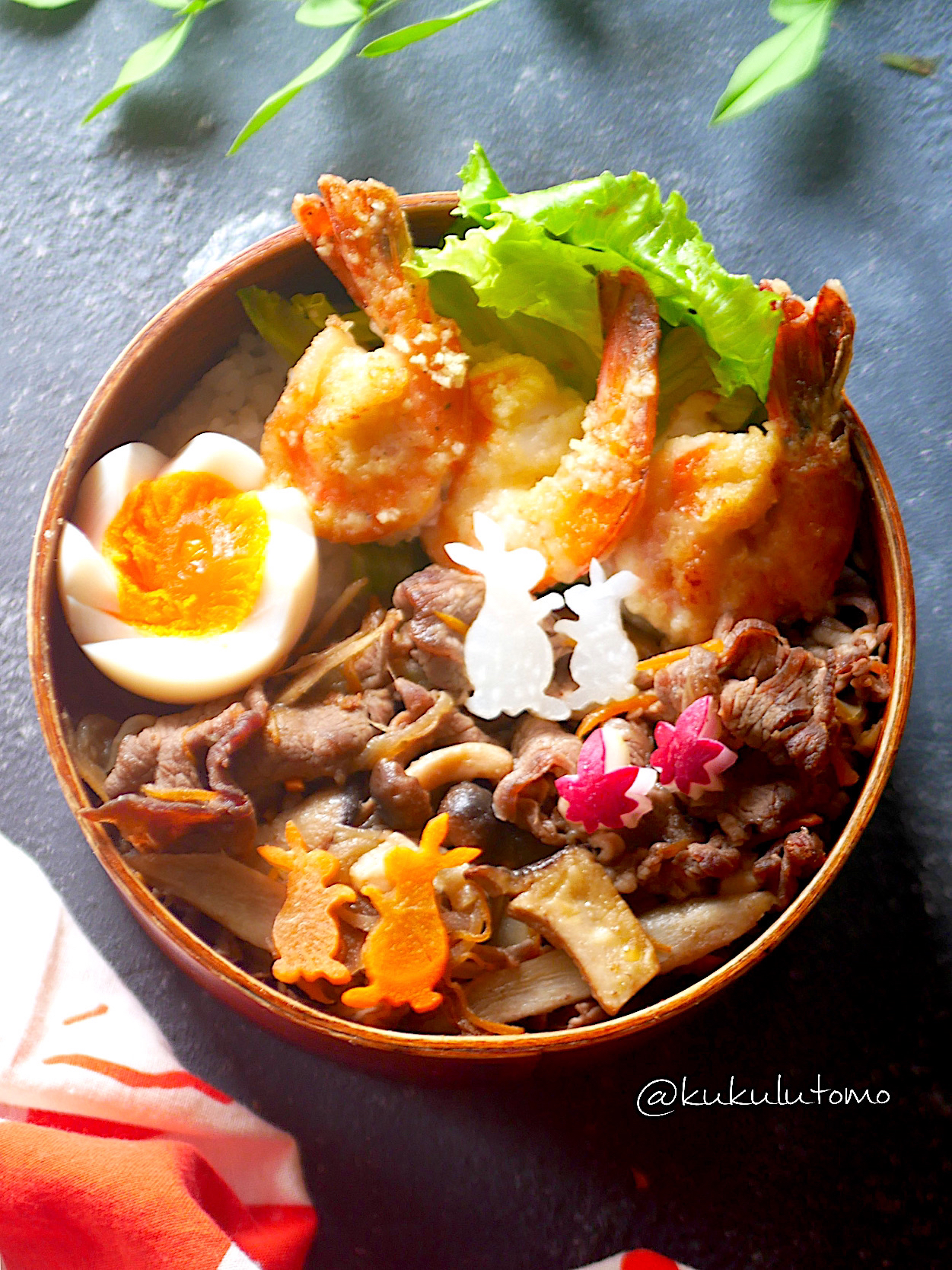 お月見🌕🐇牛しぐれ煮どん弁当