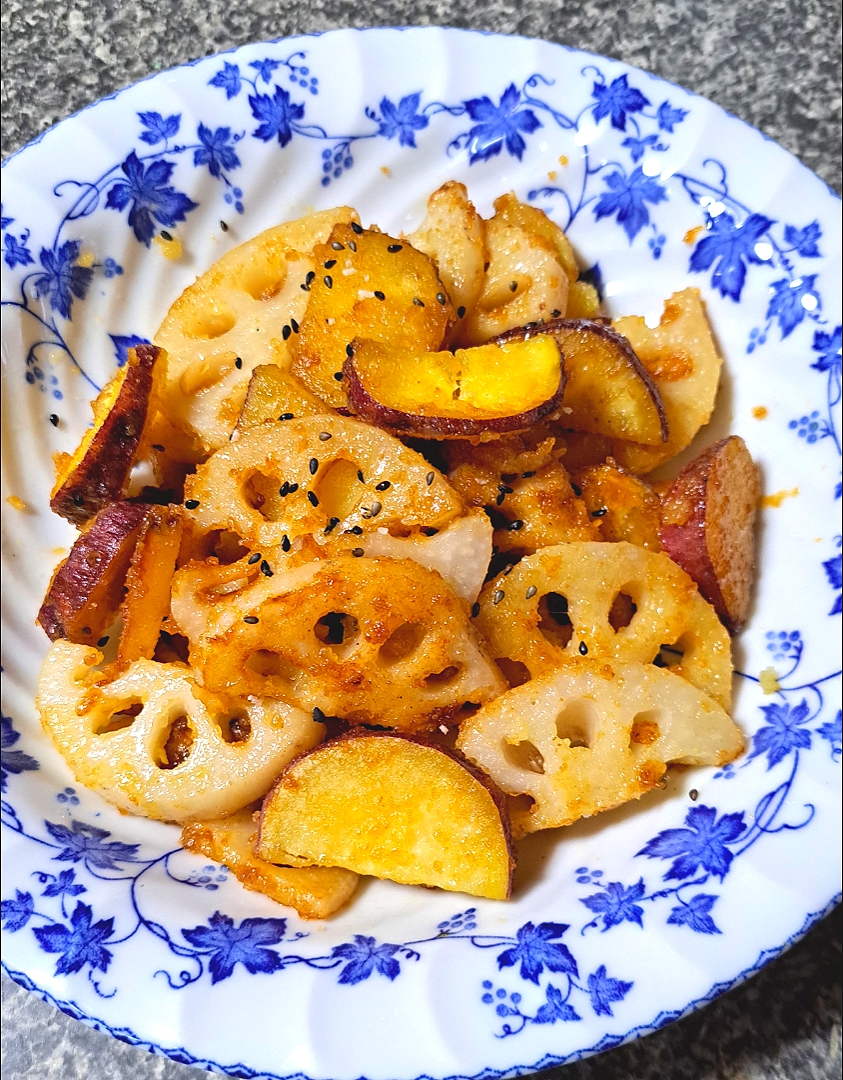 さつまいもと蓮根の甘露煮🍠
InstagramのMIZUKIさんのレシピで作ってみました～☺️簡単で美味しいです😃