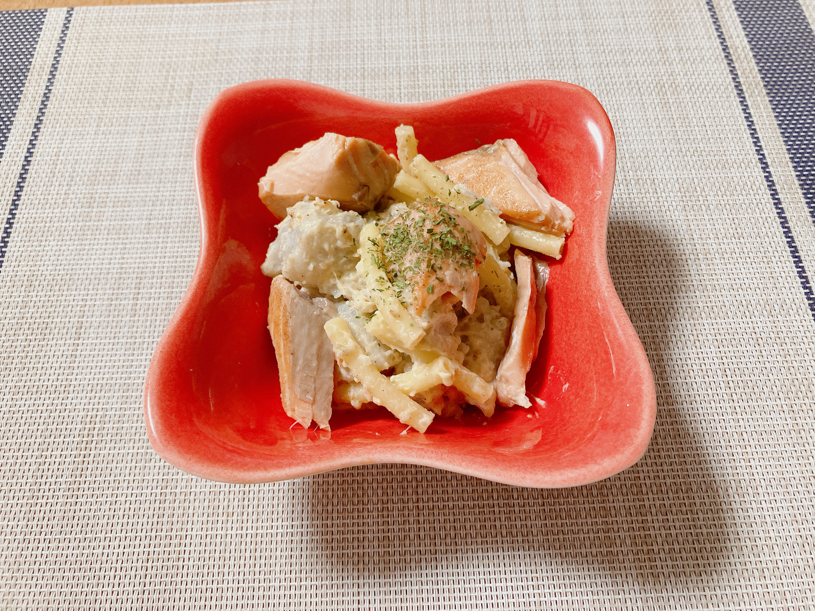里芋と秋鮭のマカロニサラダ