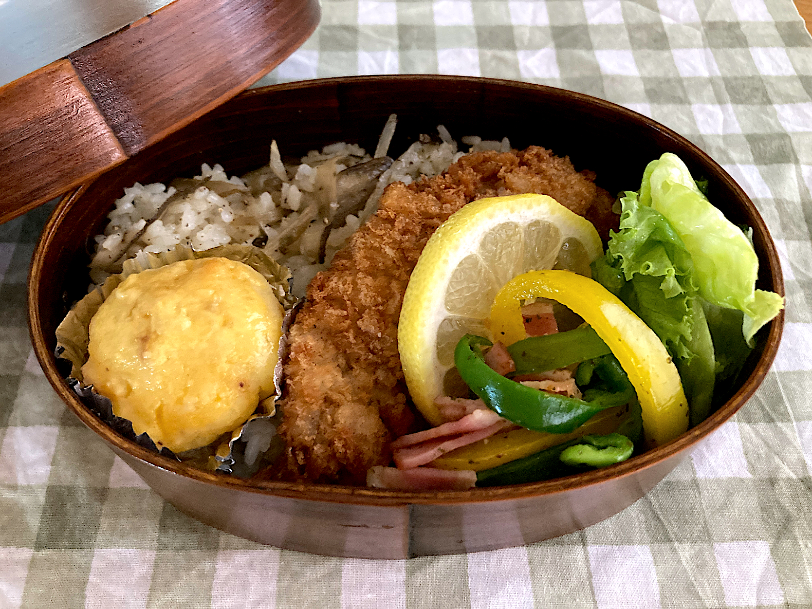 ＊ごぼうバターライス、自分で捌いてアジフライ🐟、真ん丸スイートポテトのお弁当🍱＊