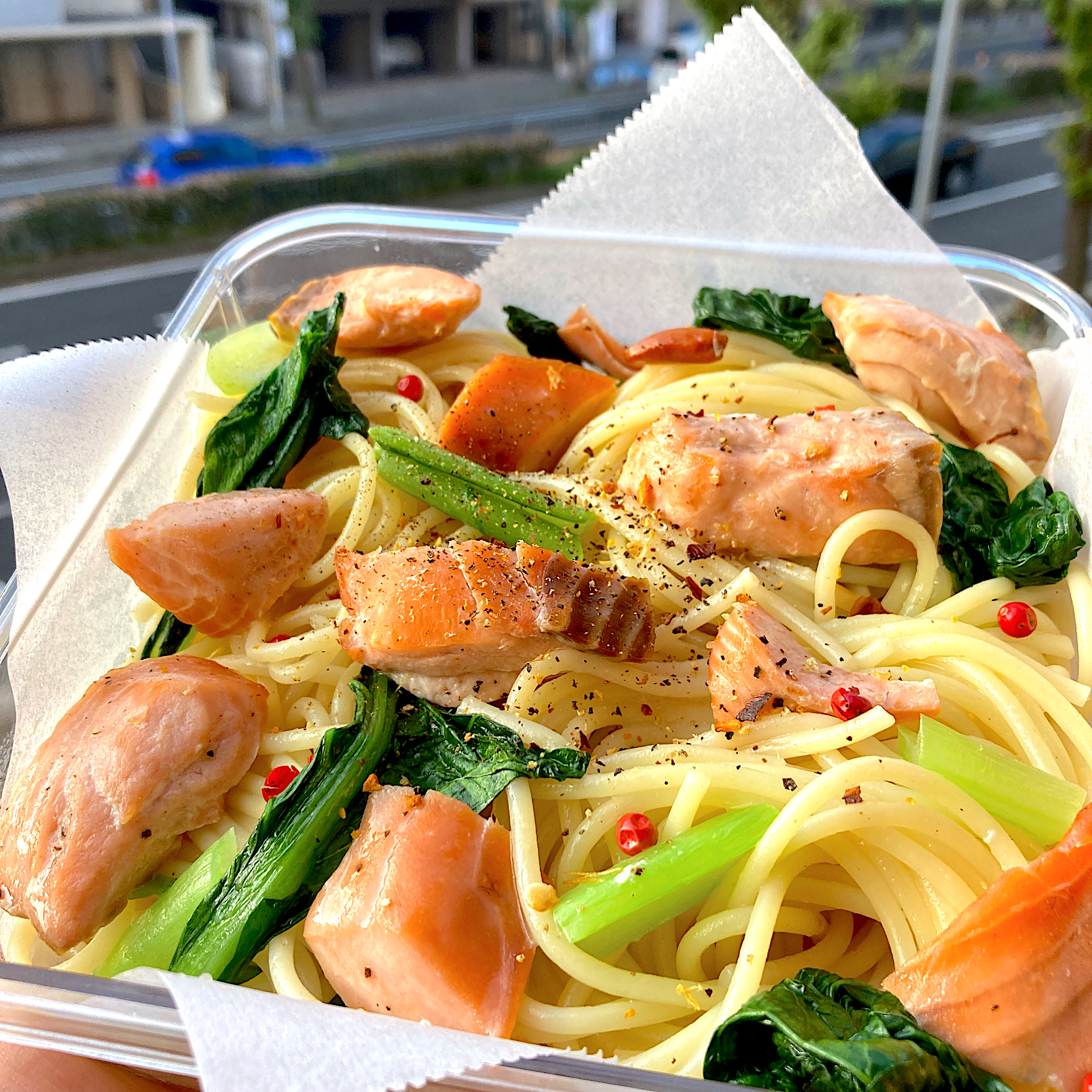 秋鮭と小松菜のスパゲッティ弁当