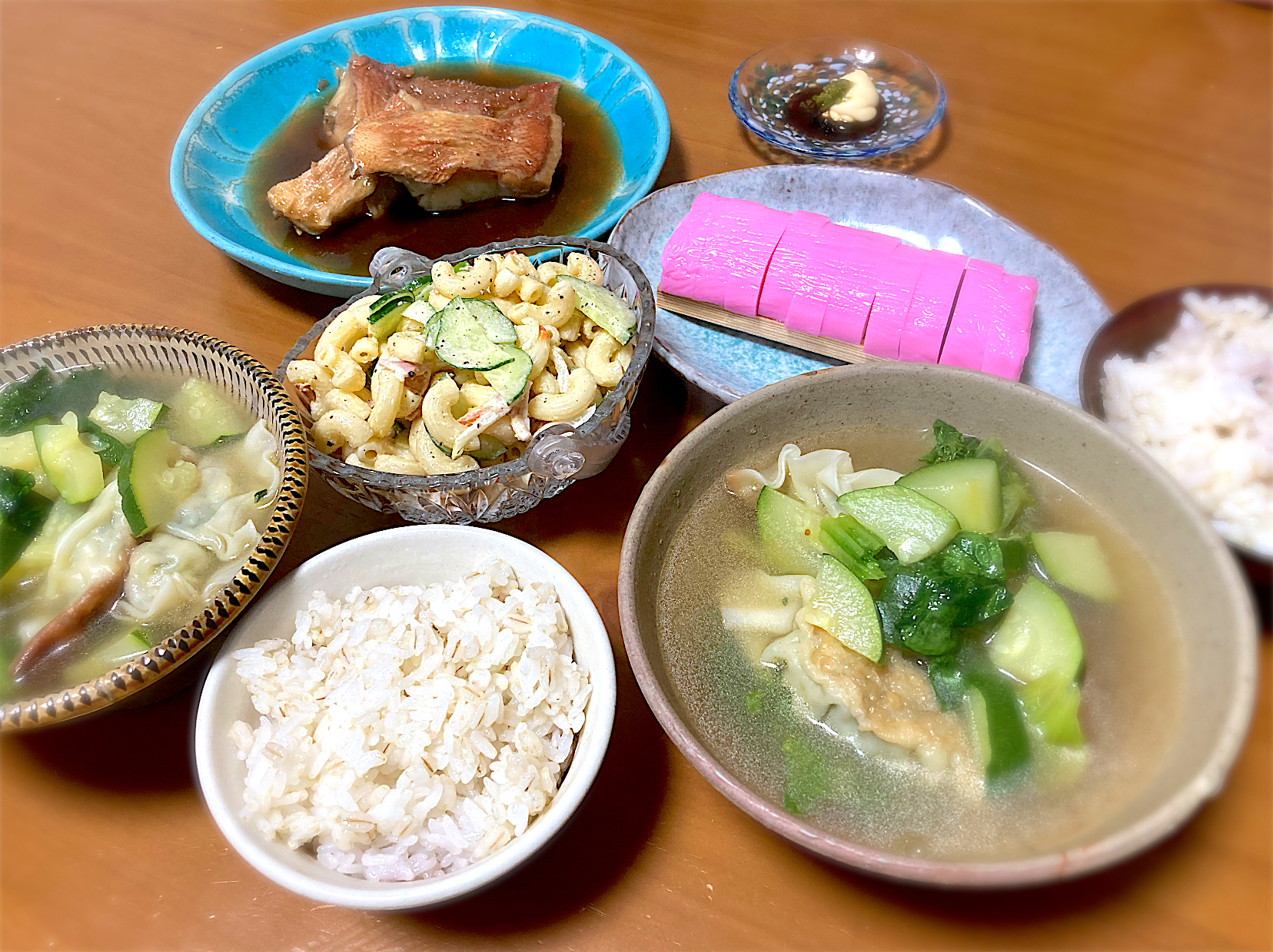 焼き餃子🥟と野菜の具沢山スープ🧡蒲鉾マヨしょうゆ柚子胡椒🧡赤魚の煮付け🧡マカロニサラダ🧡もち麦ご飯