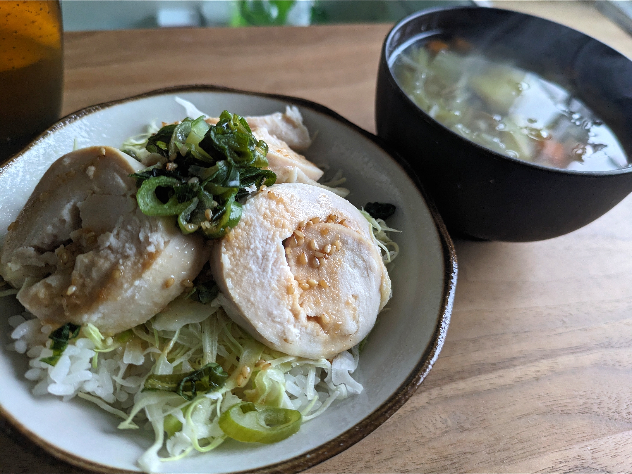 鶏ハム丼と野菜たっぷり生姜スープ