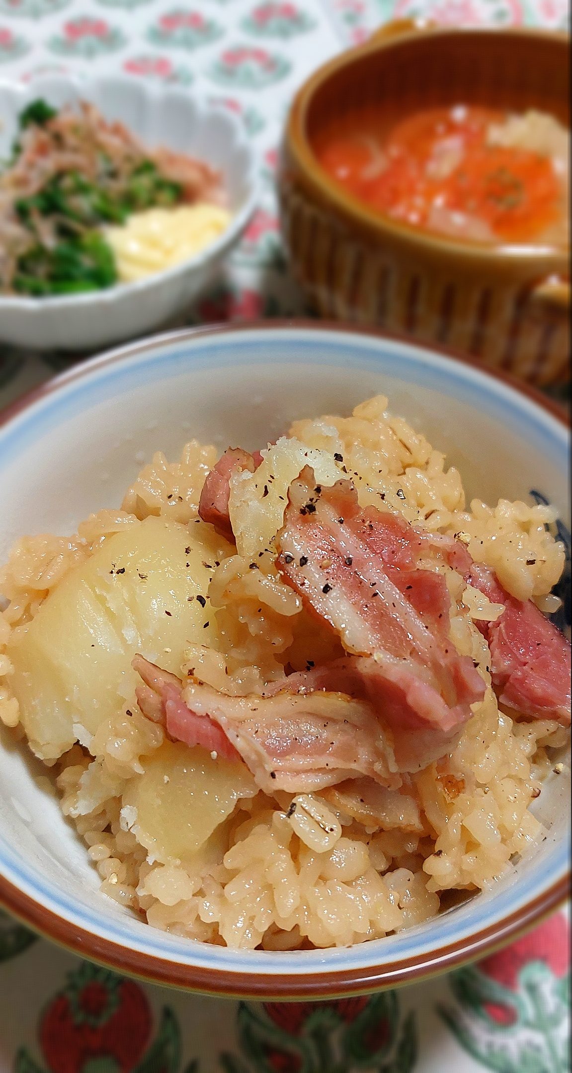 じゃがバタベーコンの炊き込みご飯
トマトと白菜の塩麹スープ
菜の花のおかかマヨ醤油