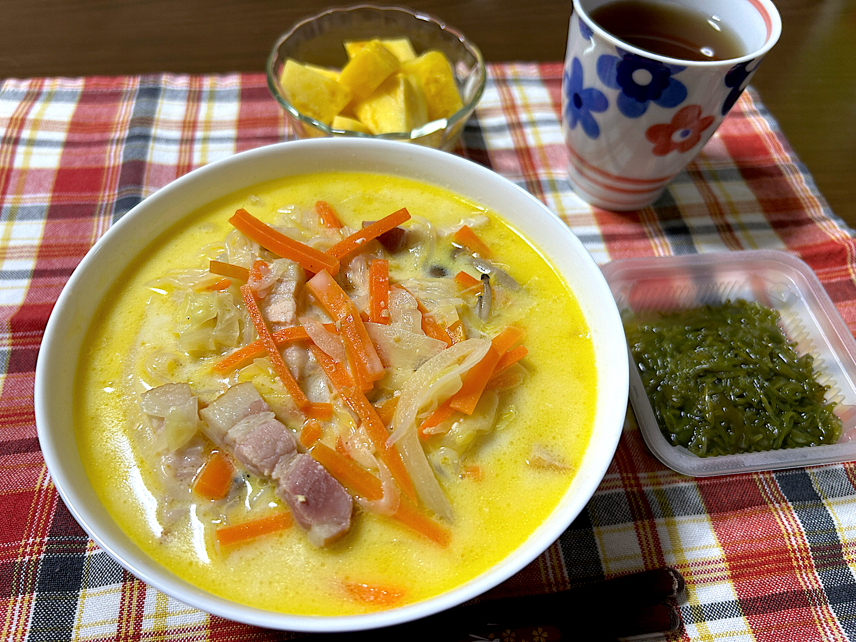 ベーコンと野菜のミルク味噌スープ