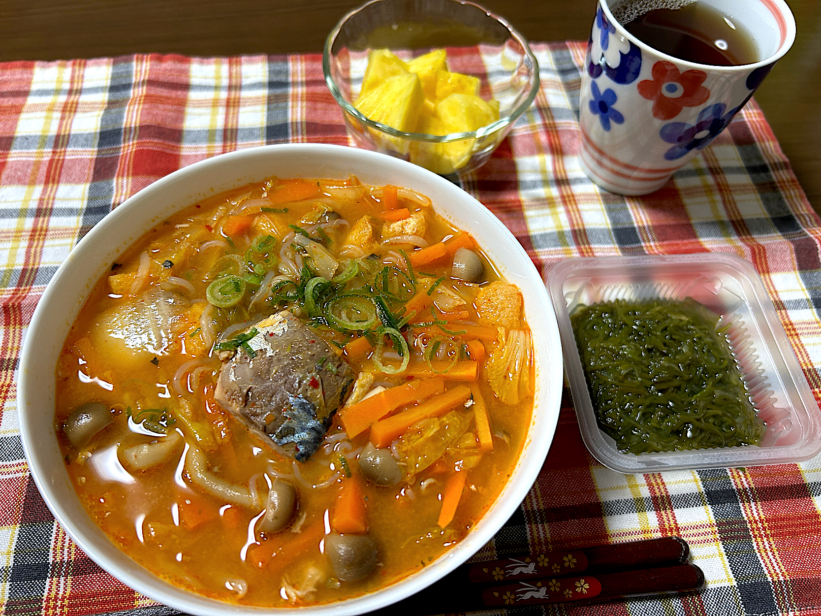 サバと野菜のキムチ味噌スープ