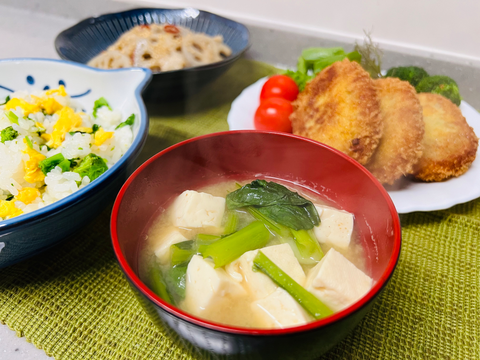 「小松菜とお豆腐のお味噌汁」
