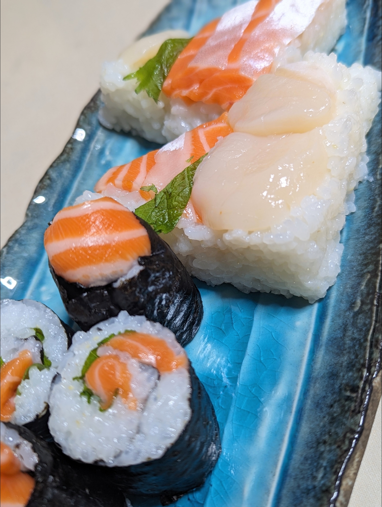 箱寿司とサーモン巻