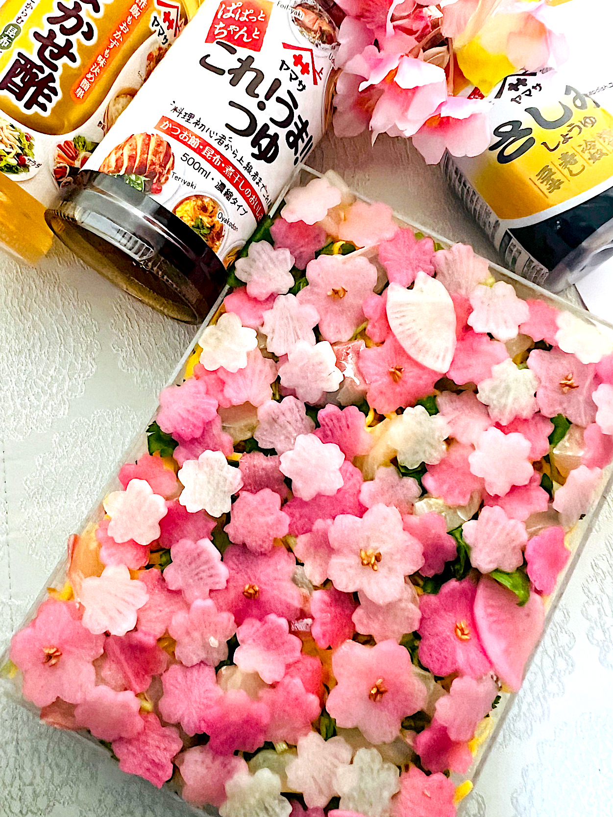 花見に行こうよ🌸桜舞い散るお寿司弁当🌸